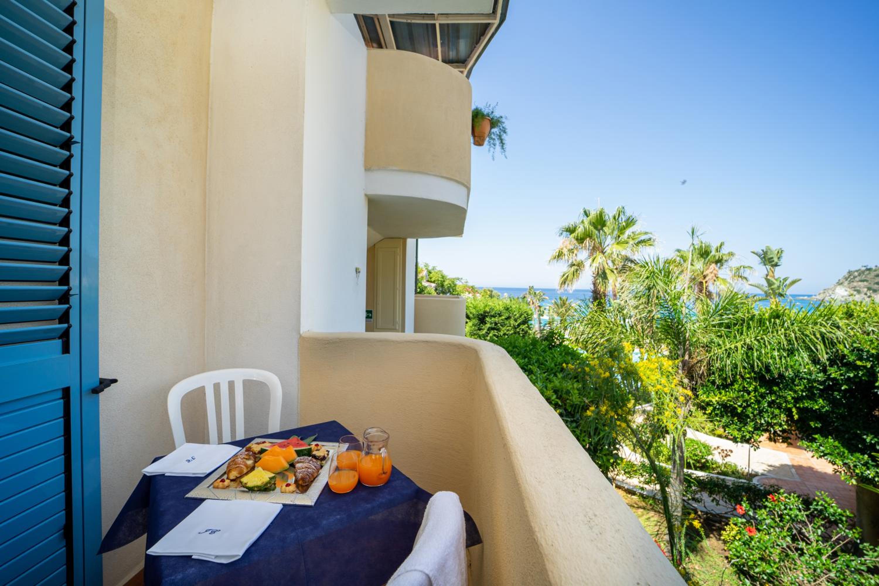 Superior Double or Twin Room with Sea View - Photo 8