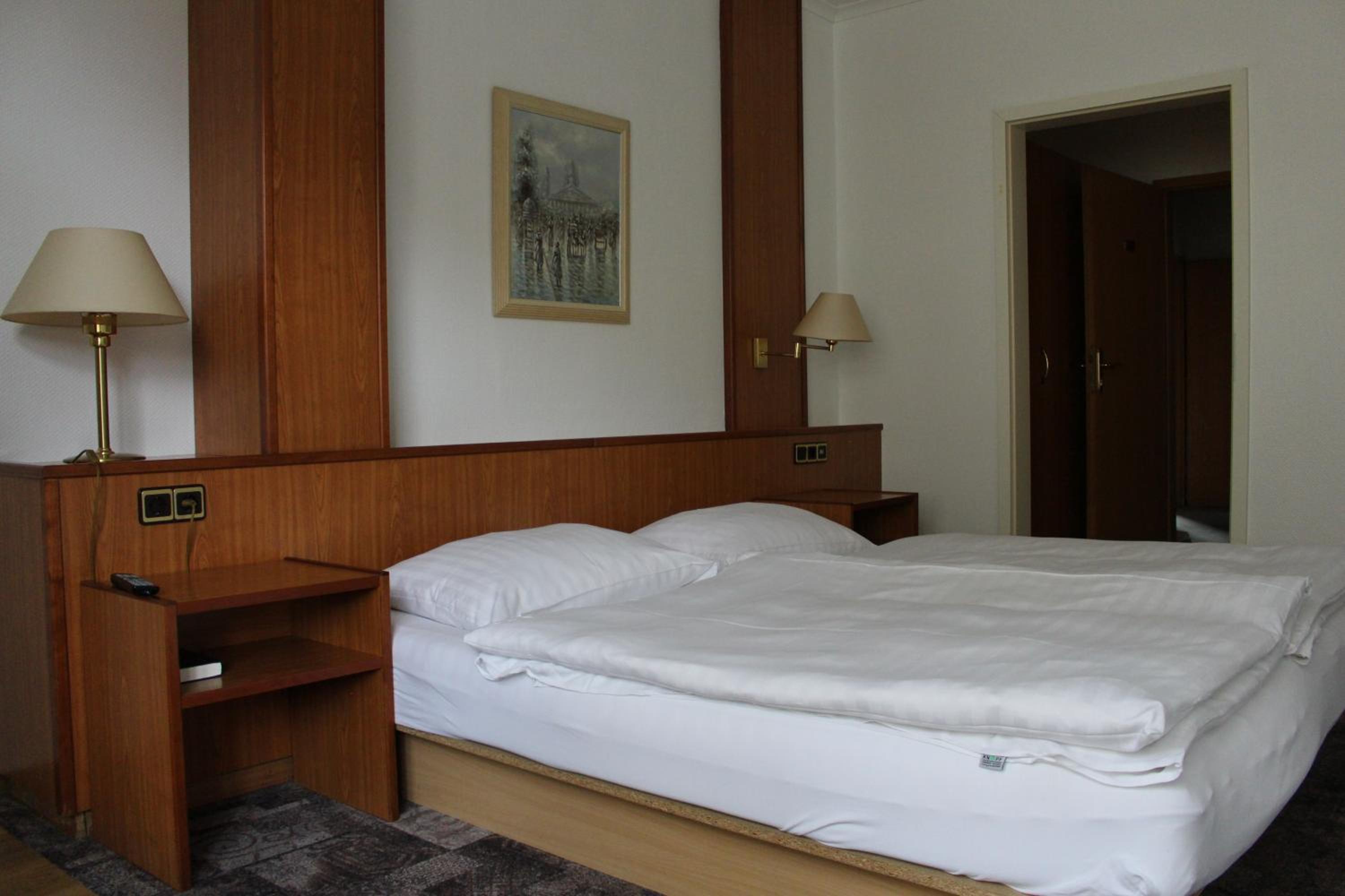 Twin Room - Photo 4