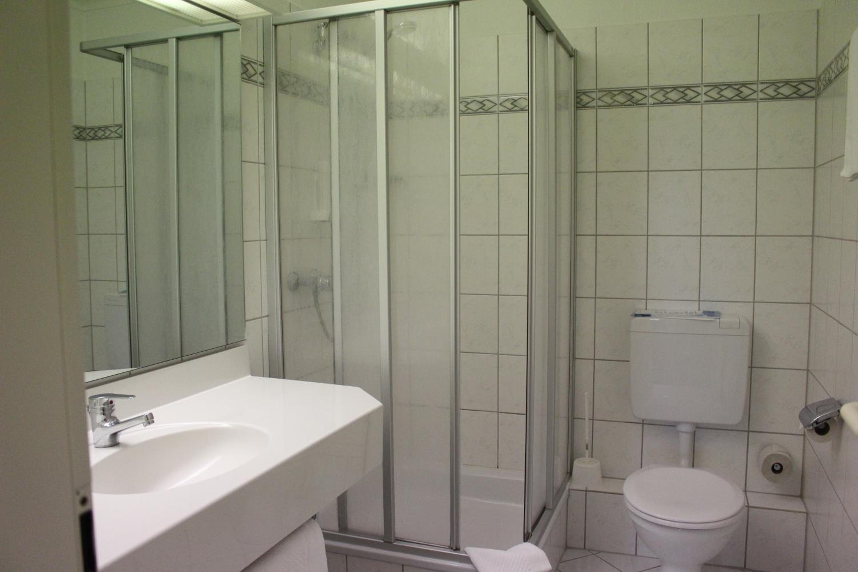 Twin Room - Photo 3