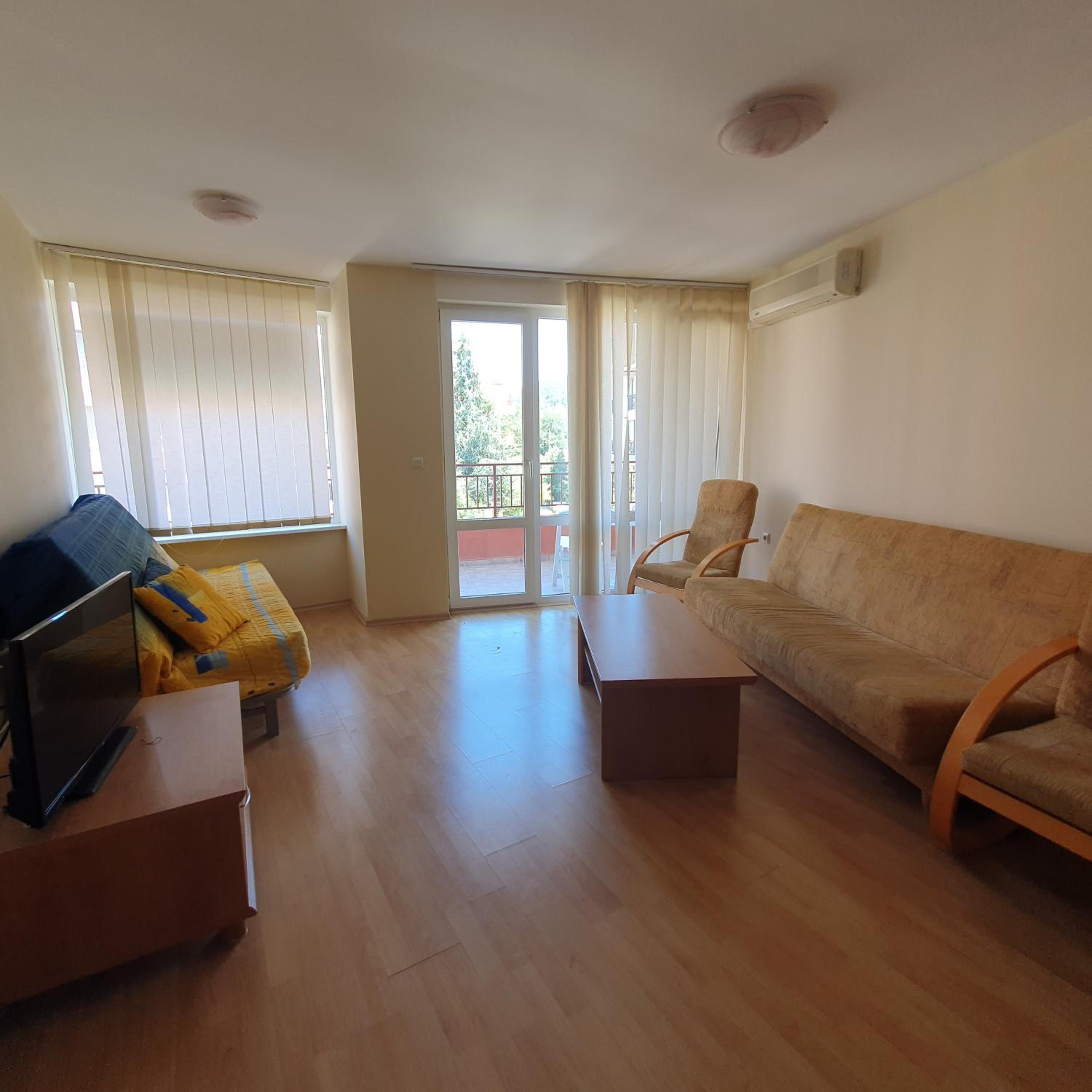 One-Bedroom Apartment photo 1