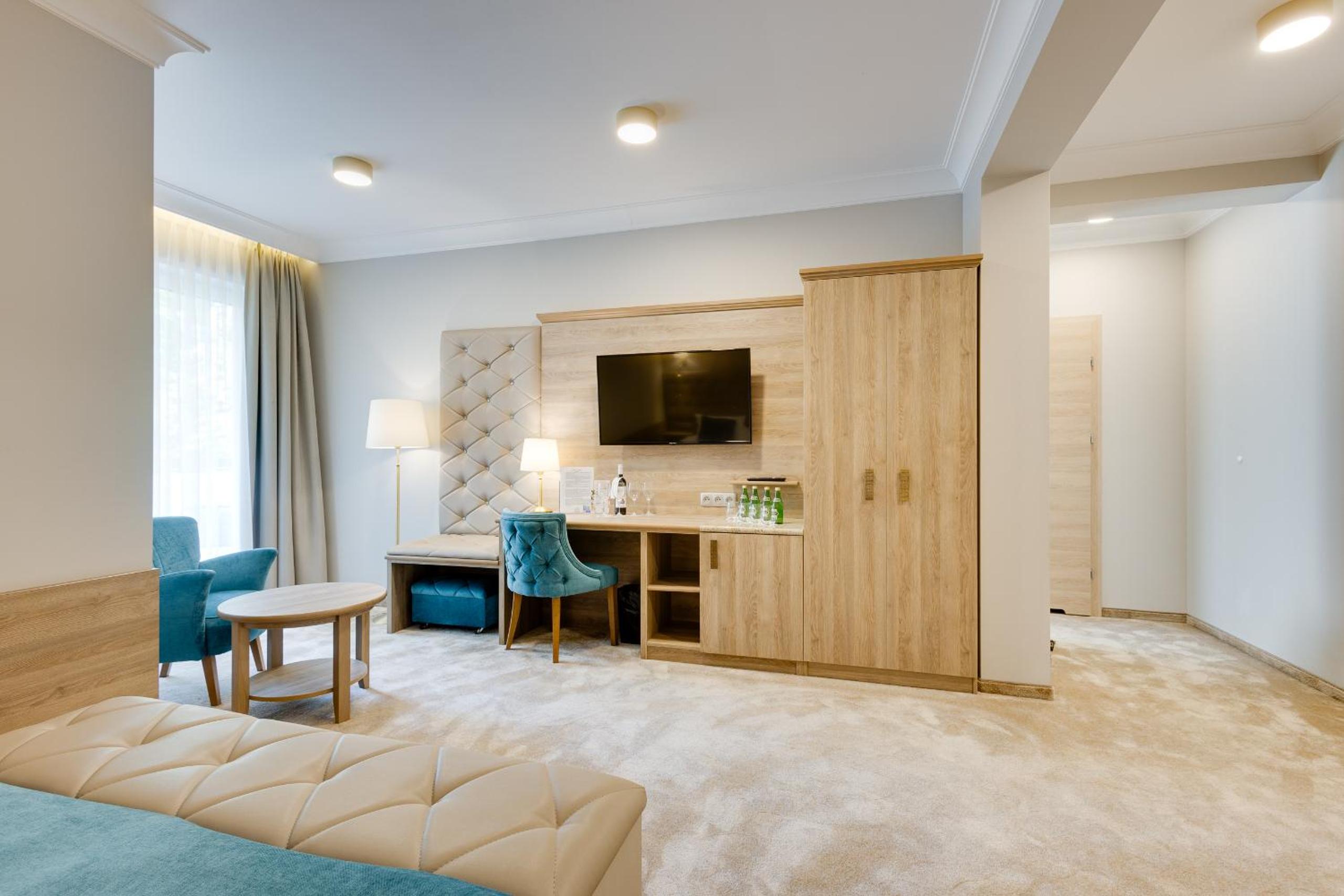 Deluxe Family Room - Photo 3