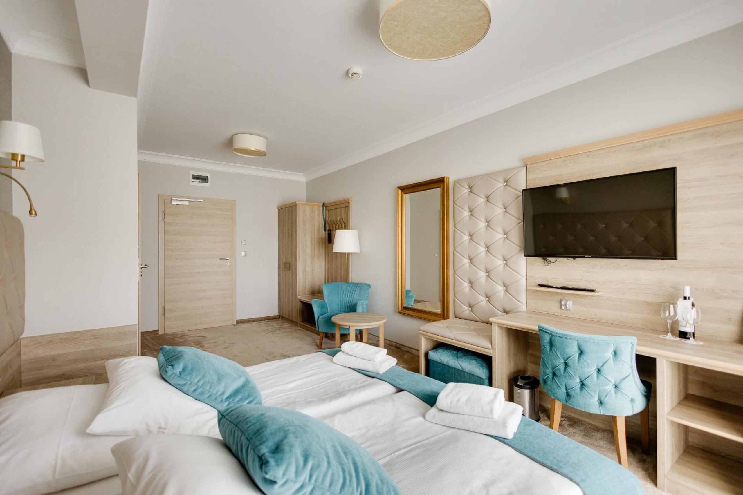 Deluxe Double Room with Balcony - Photo 2