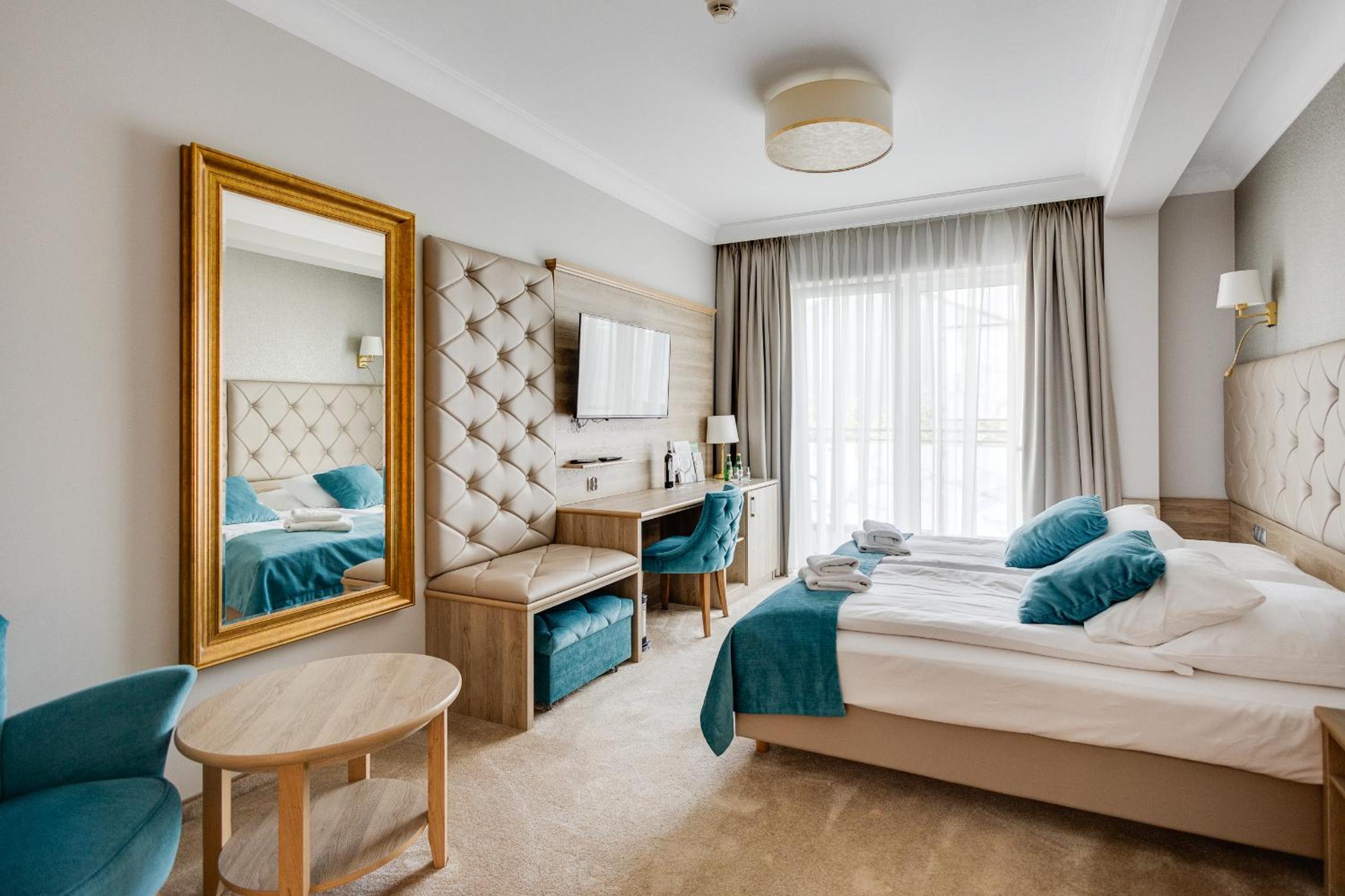 Deluxe Double Room with Balcony - Photo 4