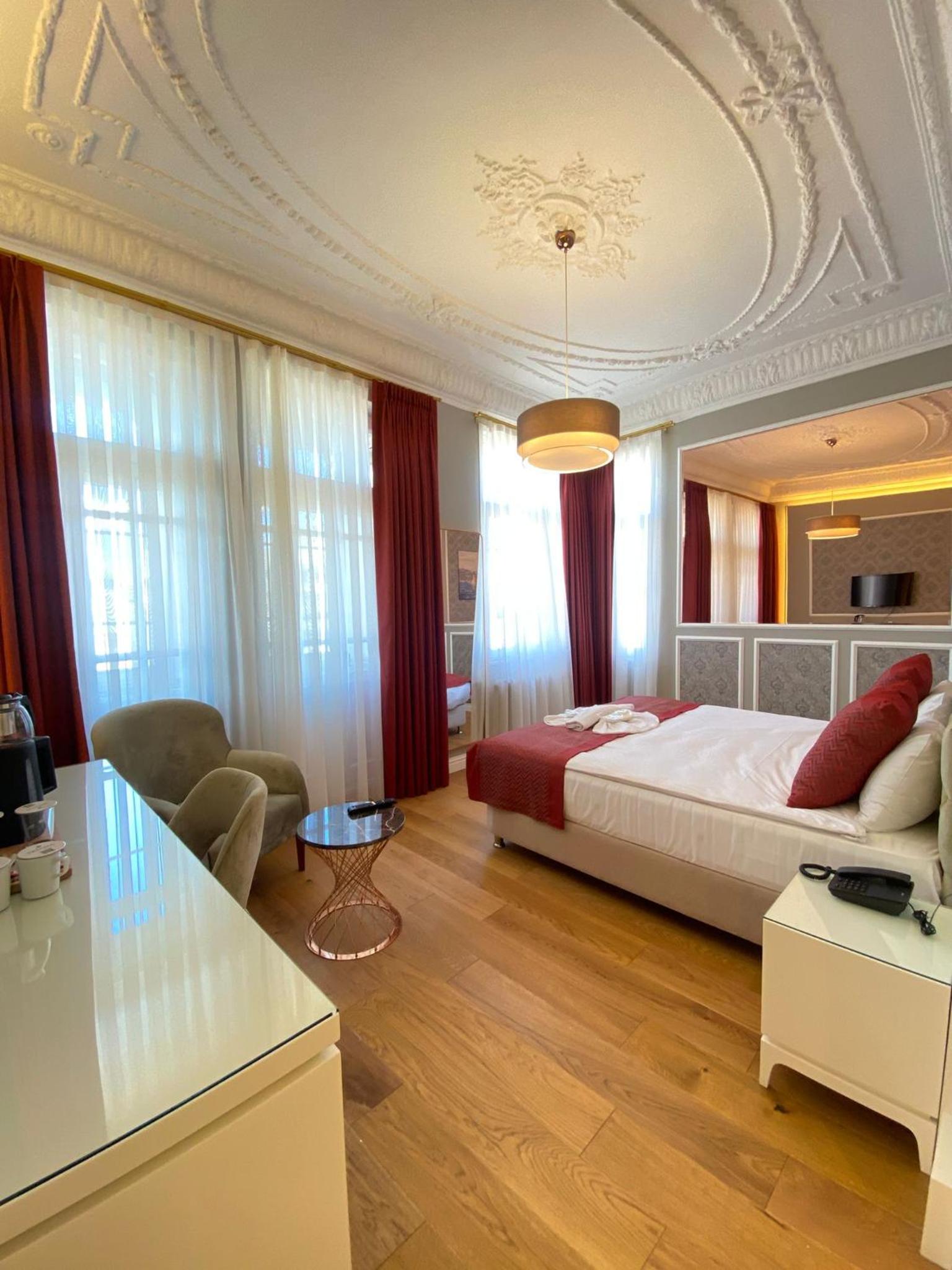Deluxe King Room photo 2
