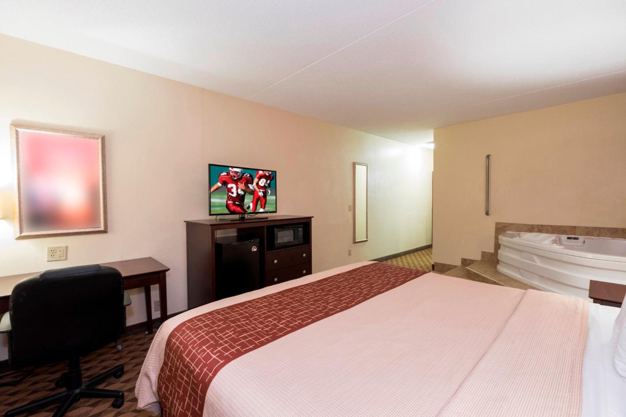 Superior King Suite - Non-Smoking - Photo 3