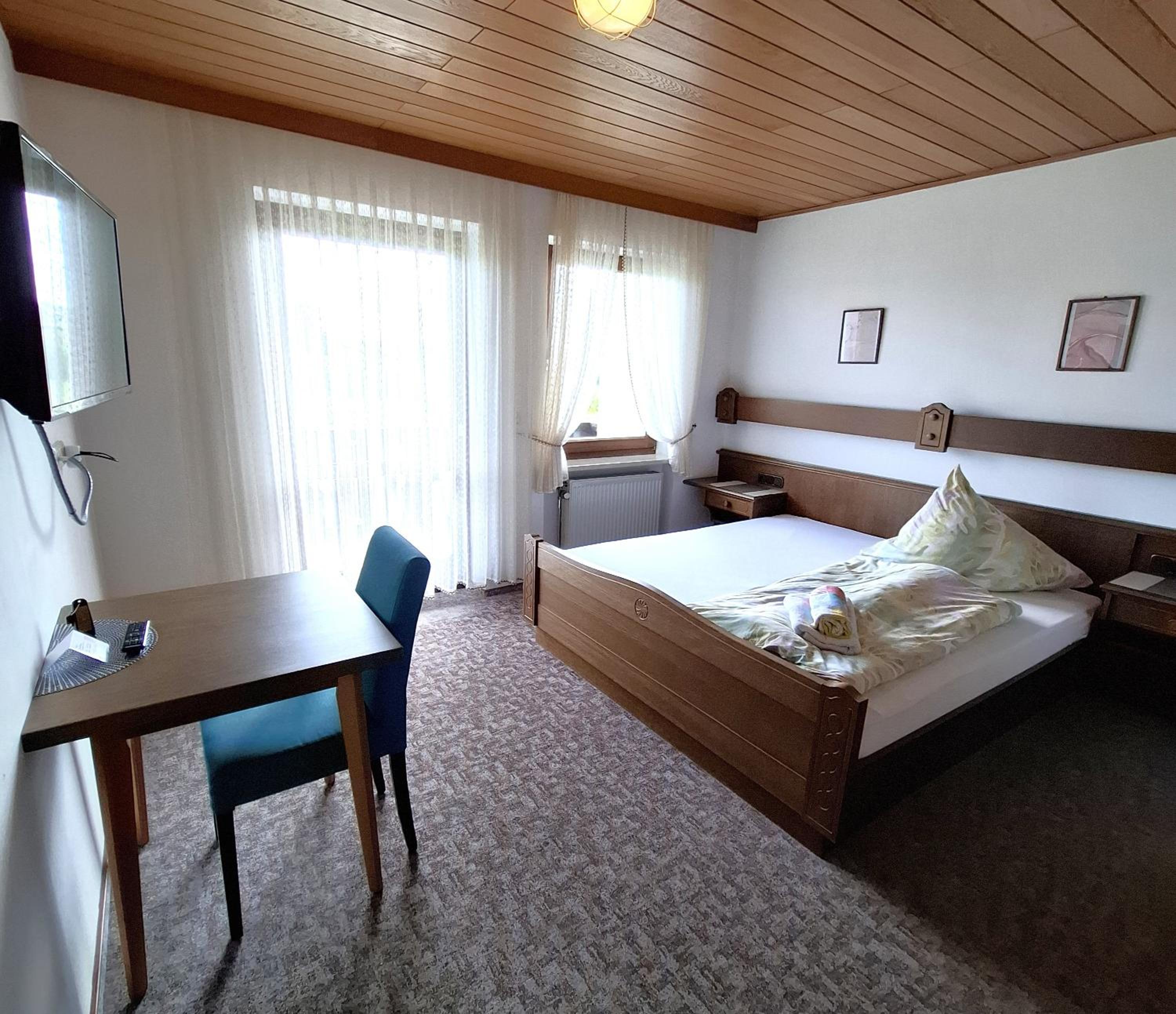 Budget Double Room photo 3