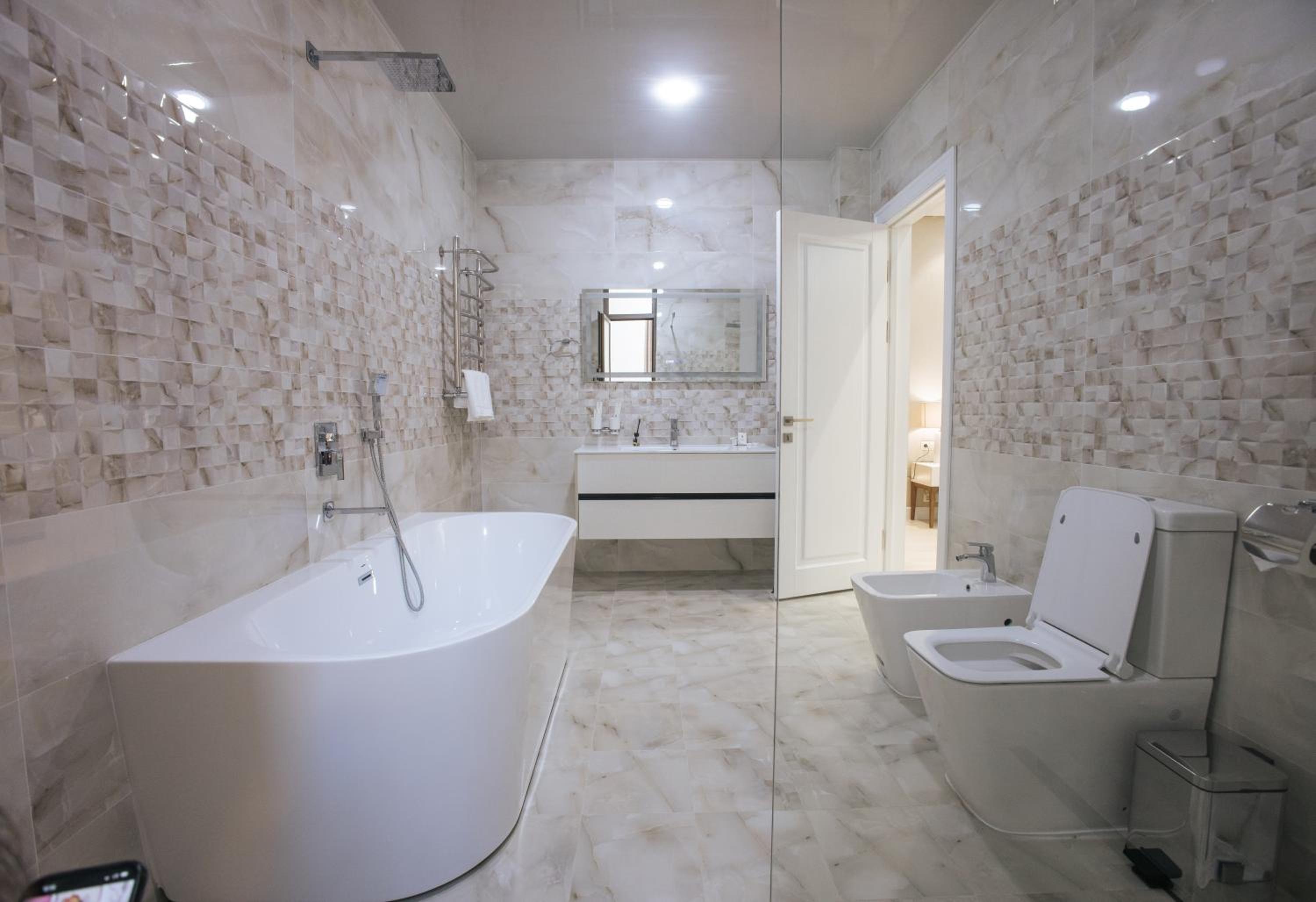 Superior King Suite photo 2
