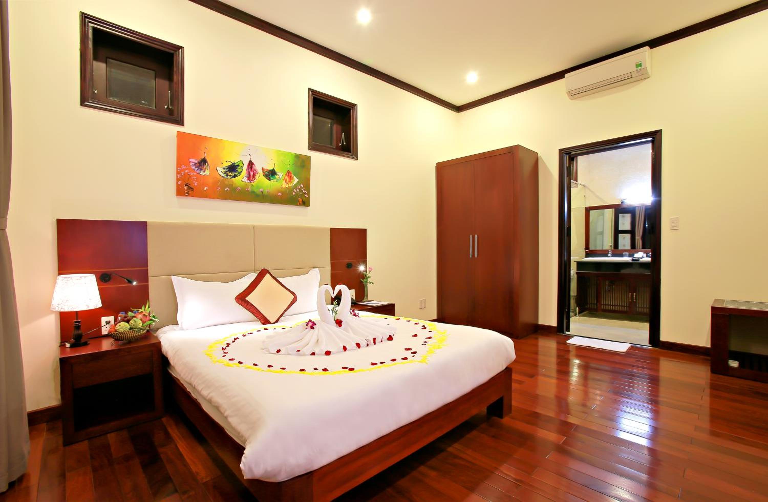 Villa - Photo 1