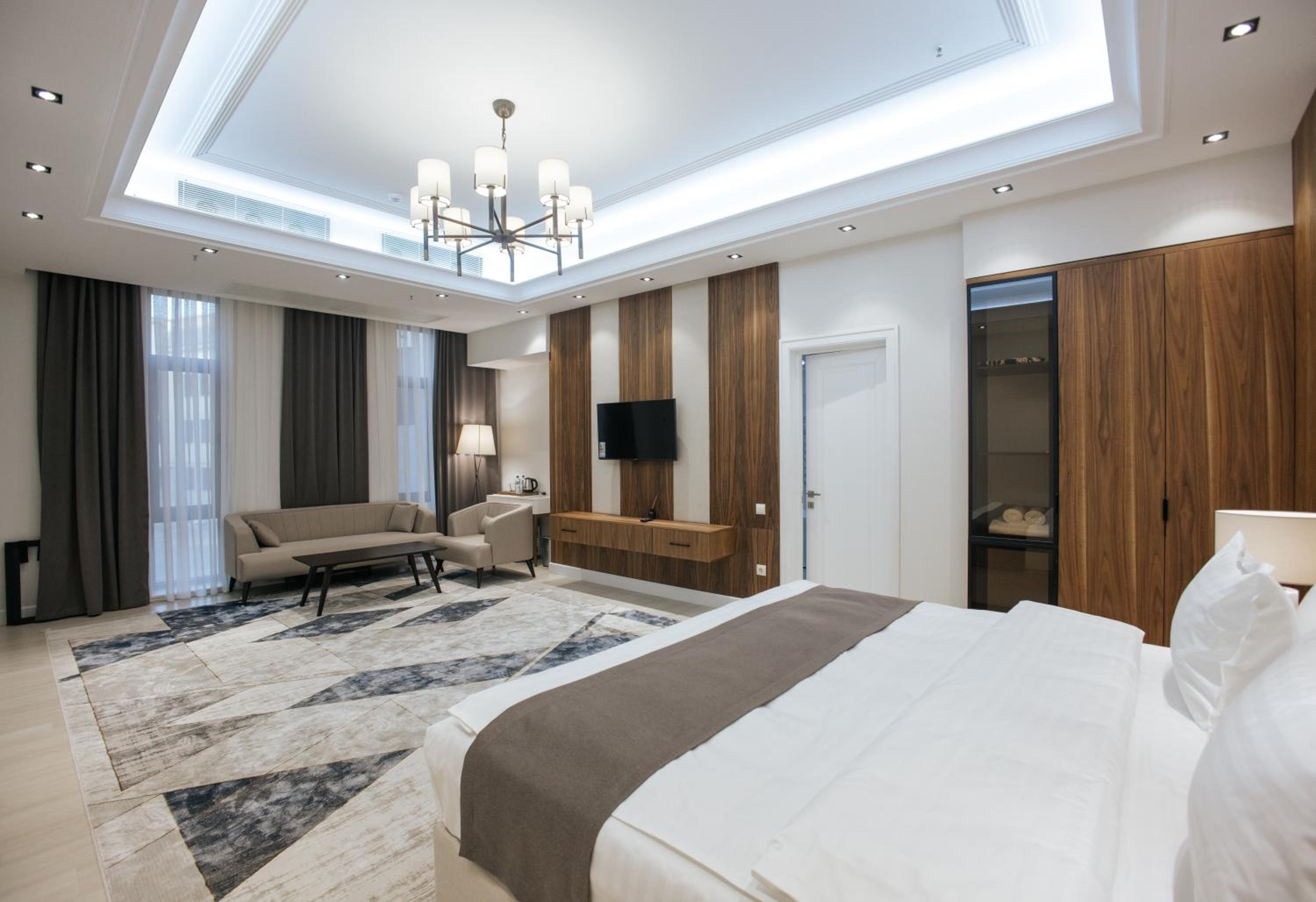 Superior King Suite photo 1