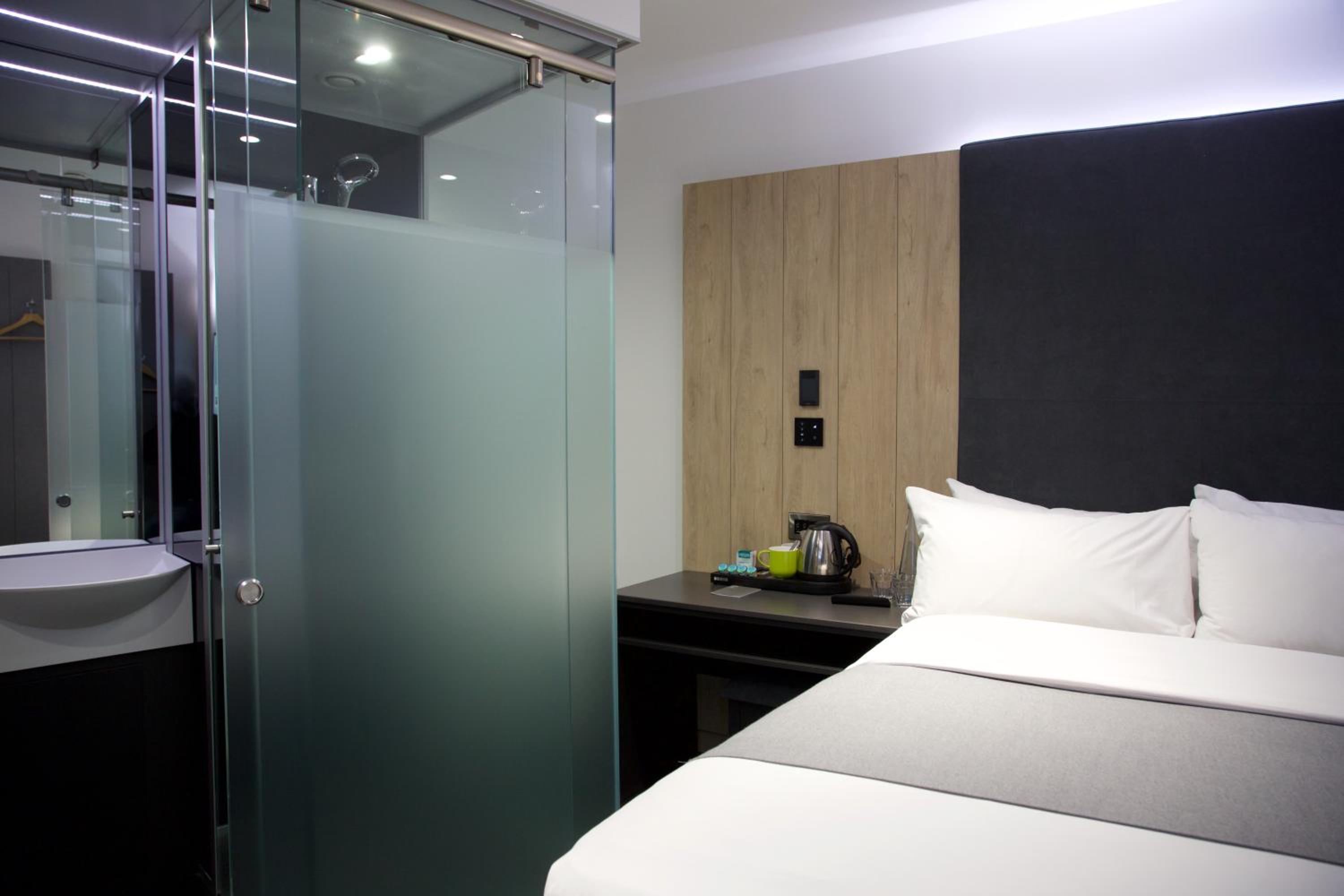 Double Room - No Window photo 2