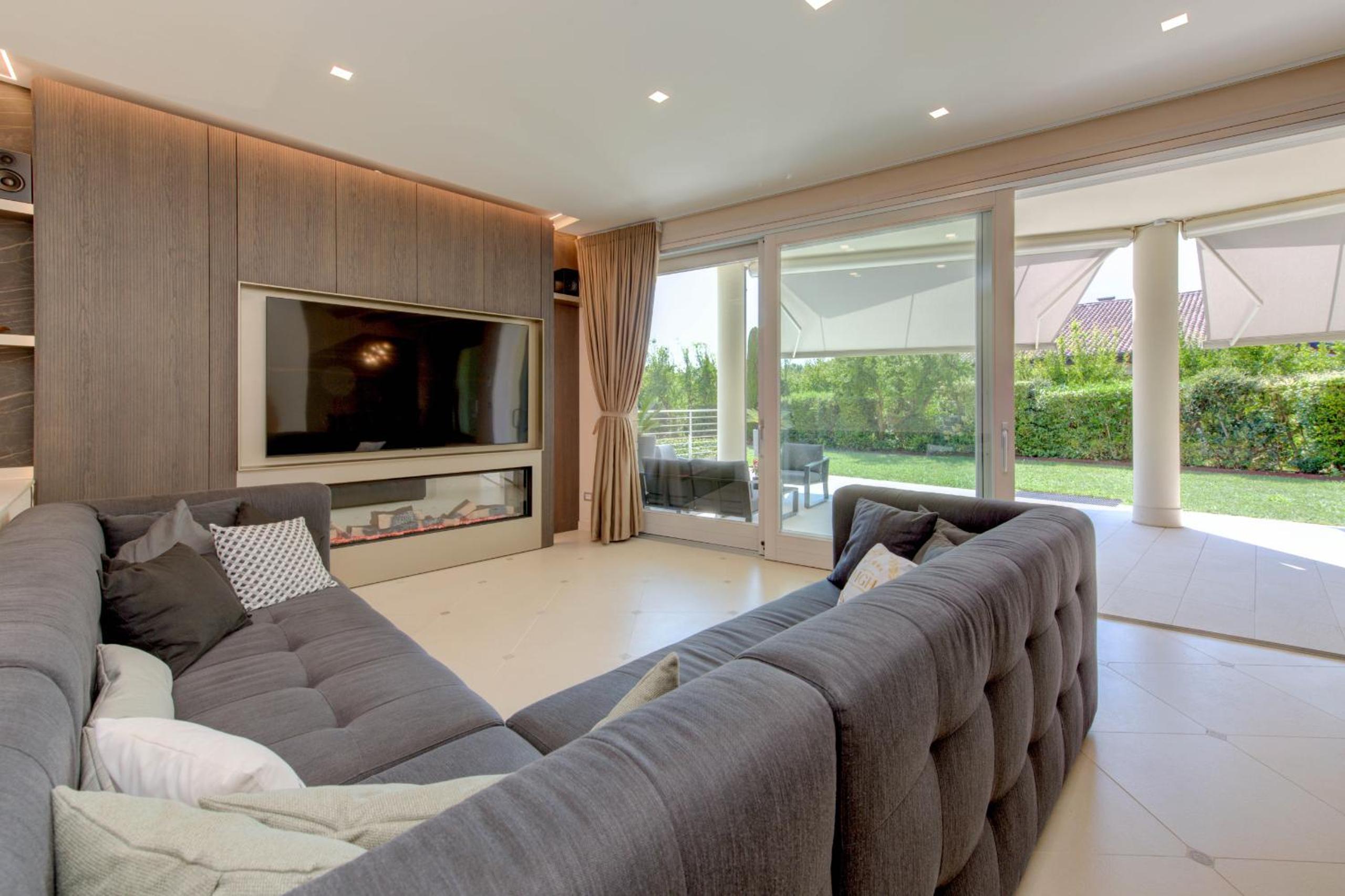 Three-Bedroom Deluxe Apartment