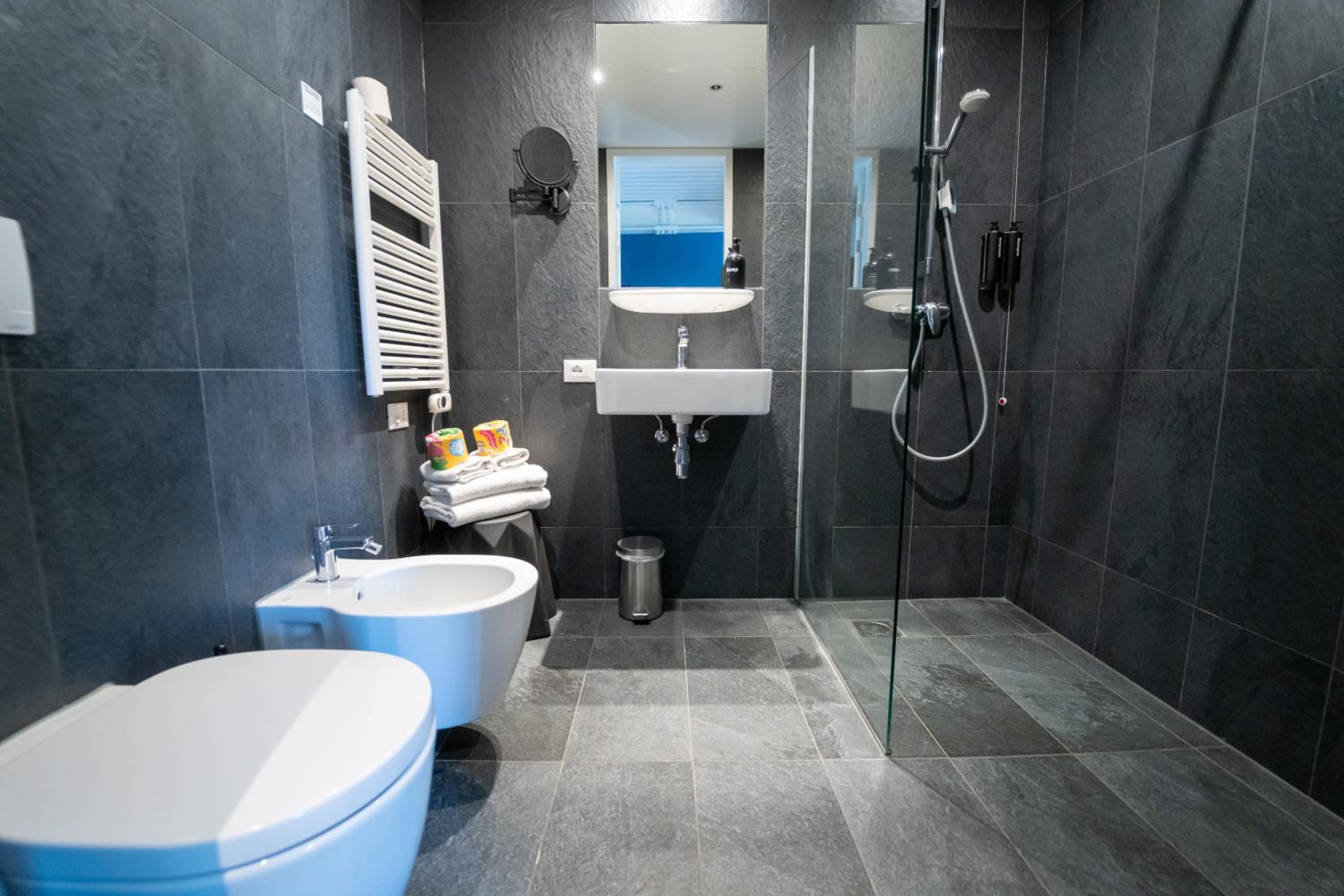 Standard Single Room thumbnail 5