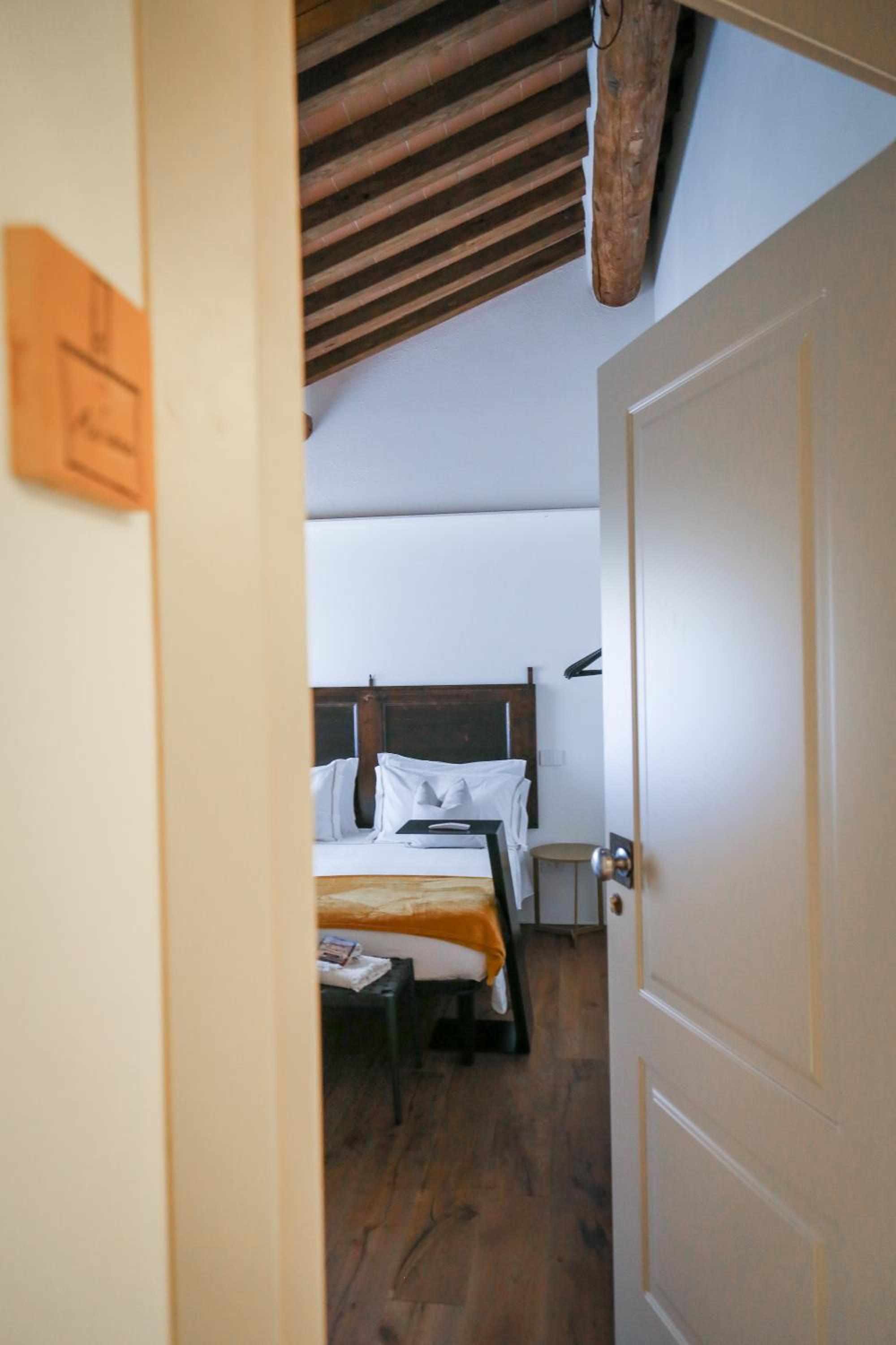 Deluxe Double or Twin Room - Photo 8