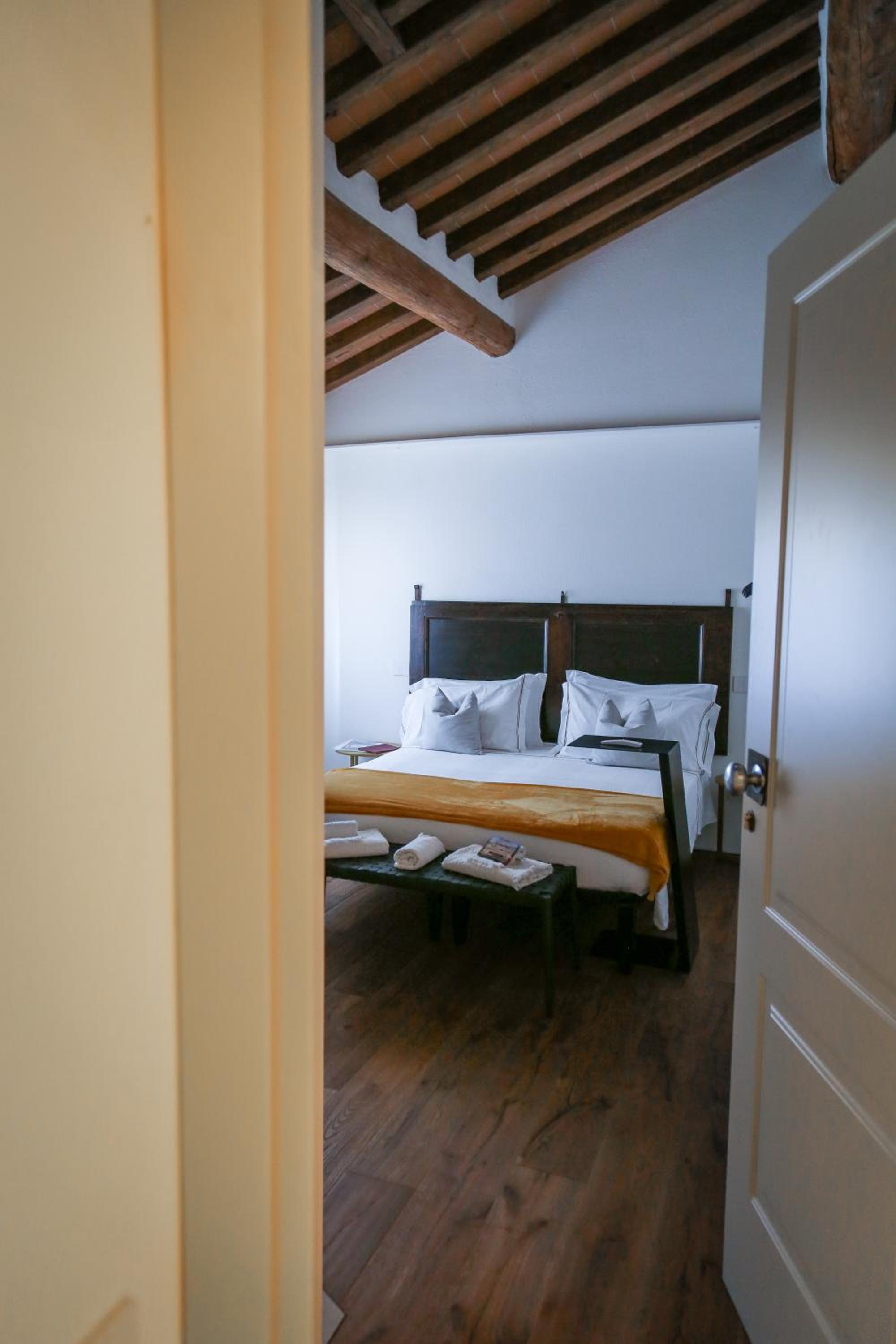 Deluxe Double or Twin Room - Photo 9