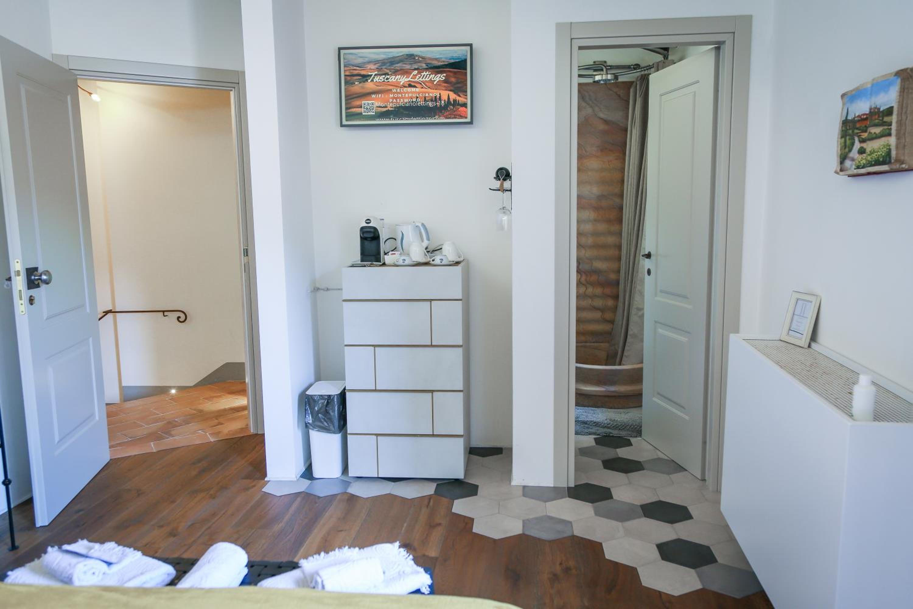 Deluxe Double or Twin Room - Photo 13