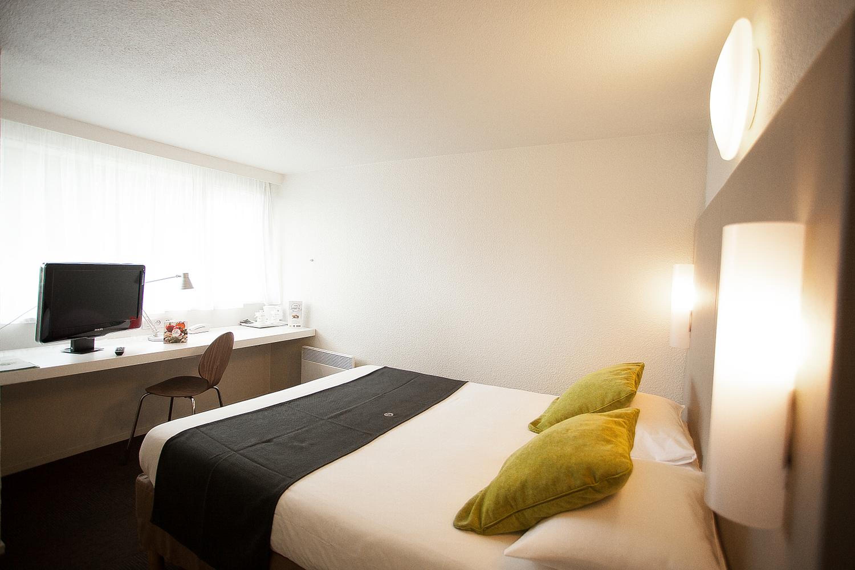 Standard Double Room - Photo 2