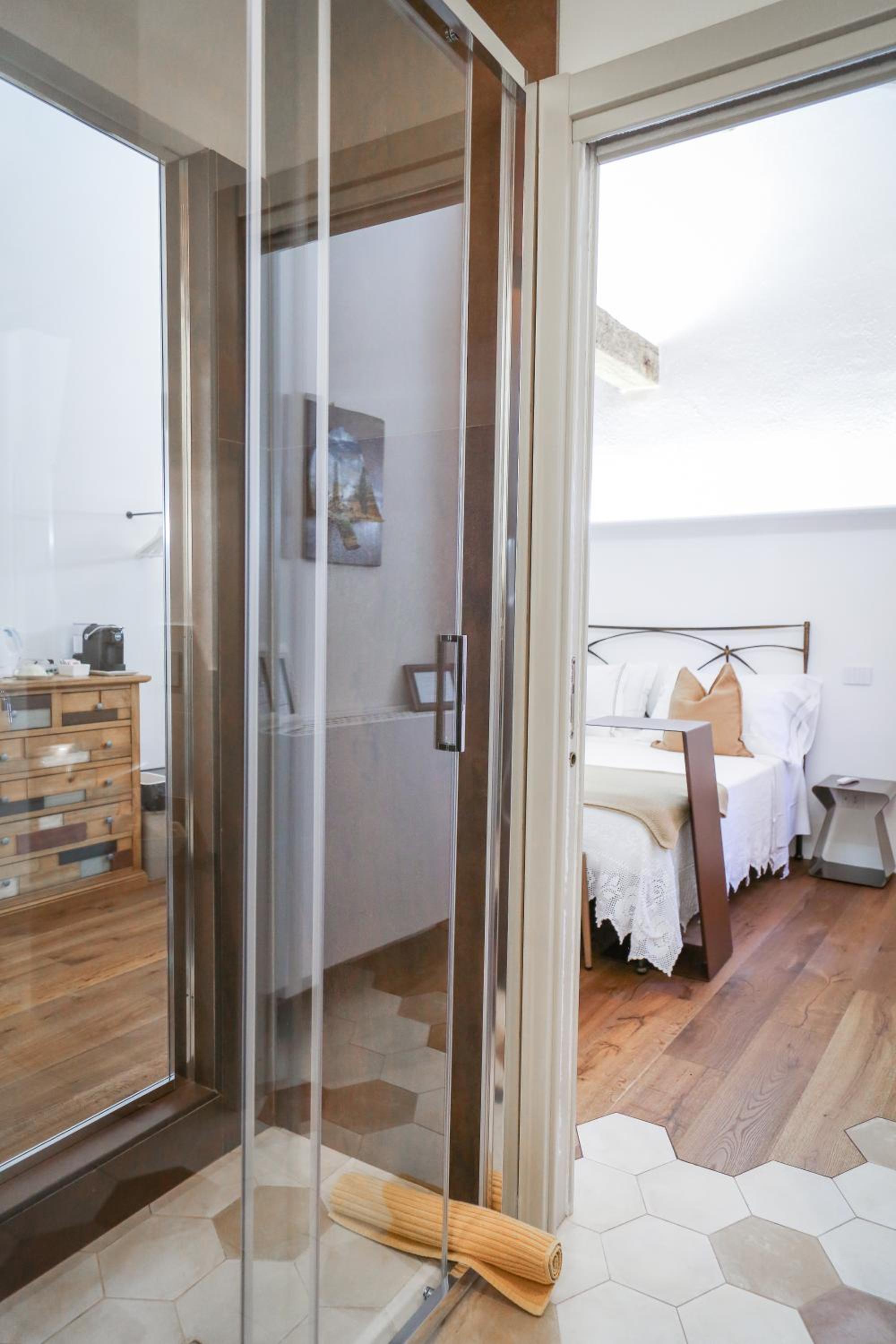 Deluxe Room - Photo 14