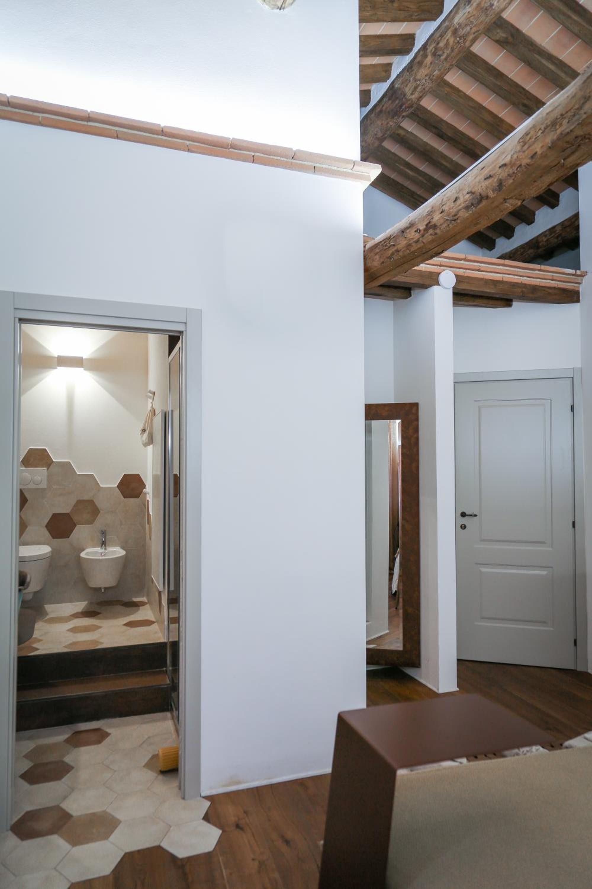 Deluxe Room - Photo 17