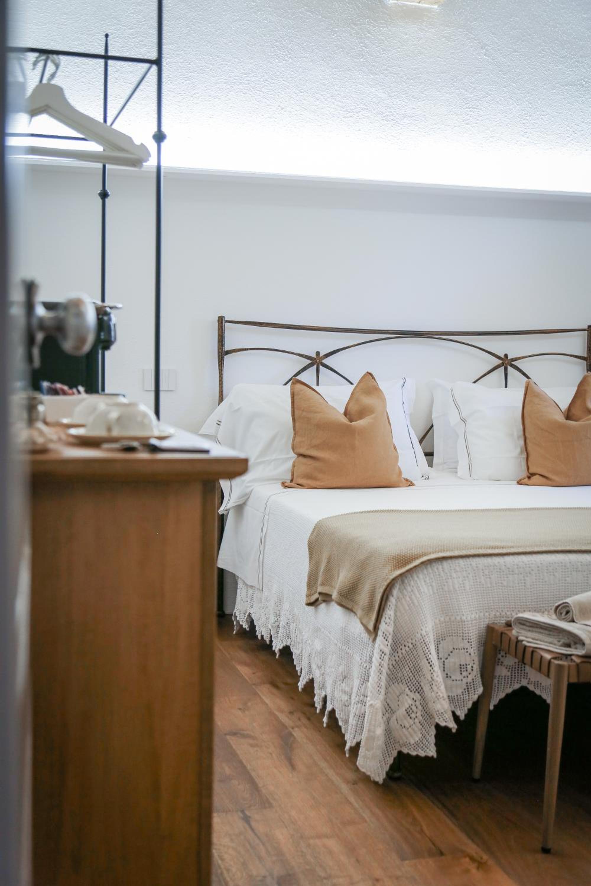 Deluxe Room - Photo 19
