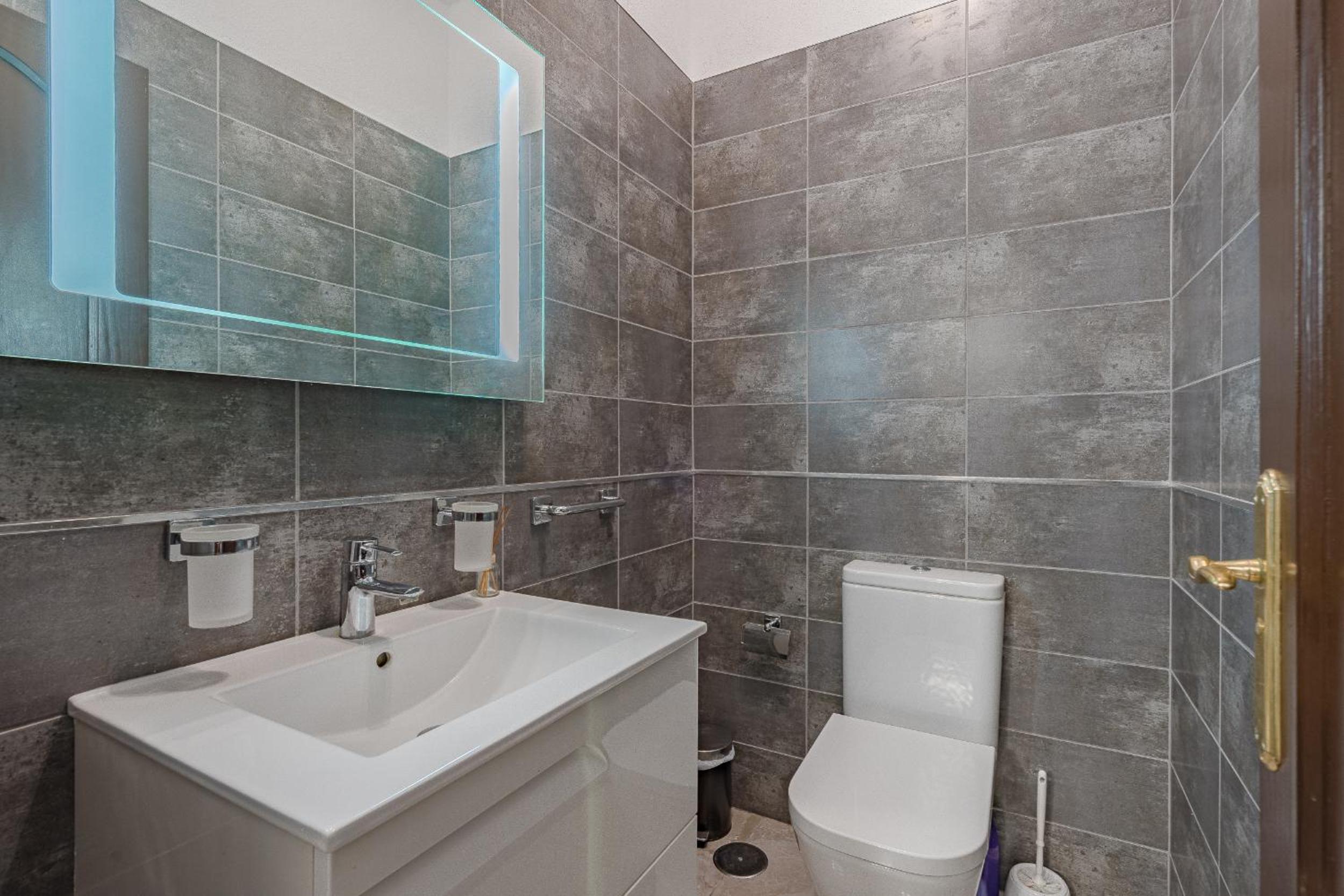 Four-Bedroom House photo 2