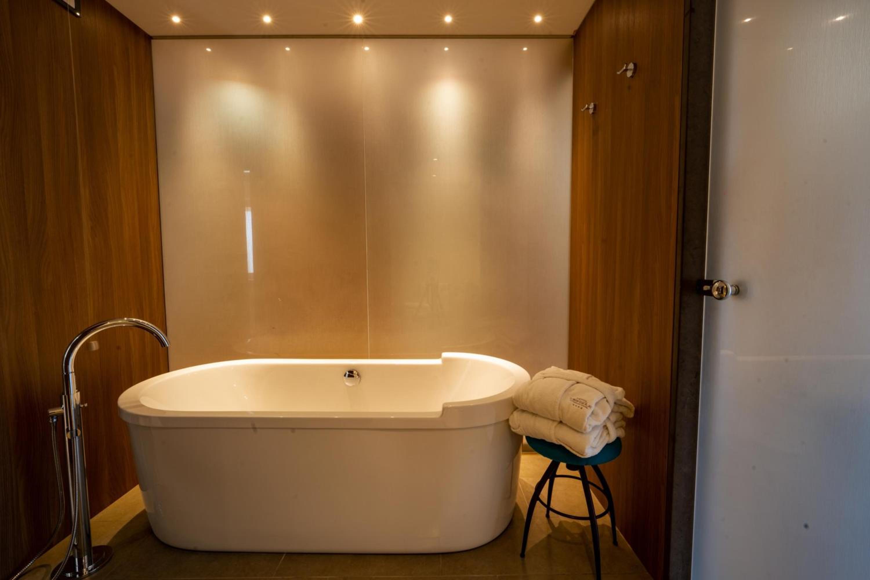 Suite - Photo 5