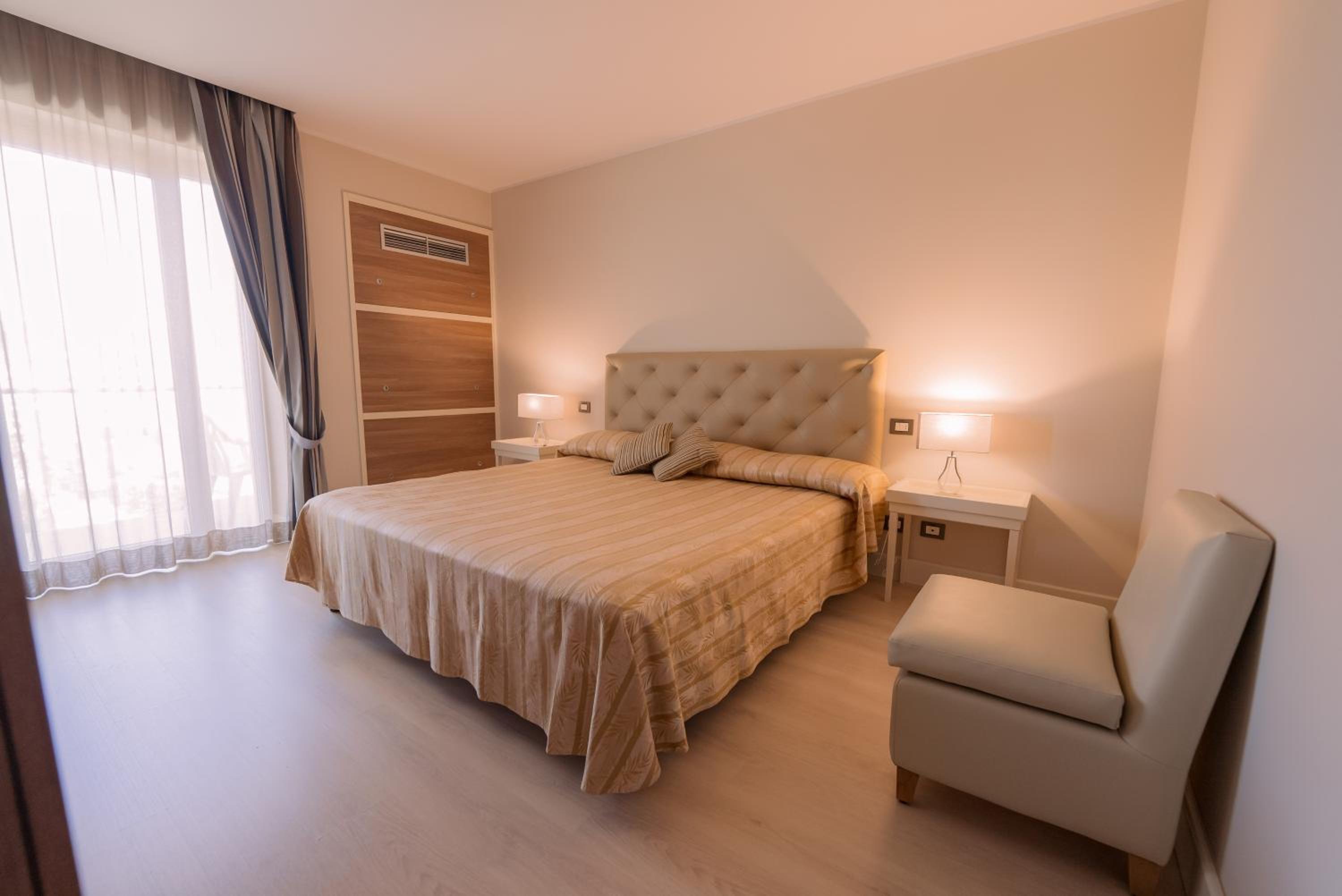 Superior Double or Twin Room - Photo 7