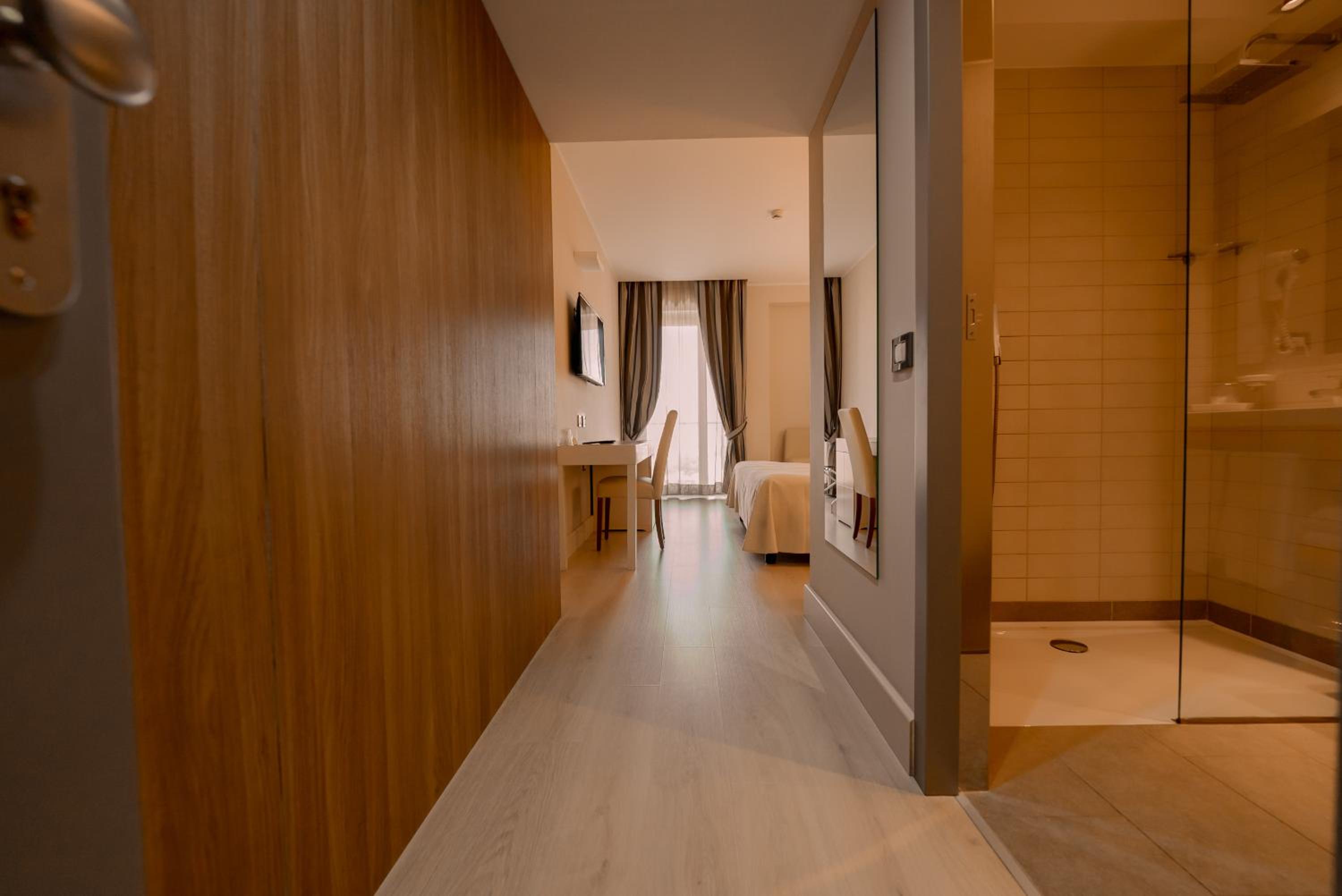 Superior Double or Twin Room - Photo 3
