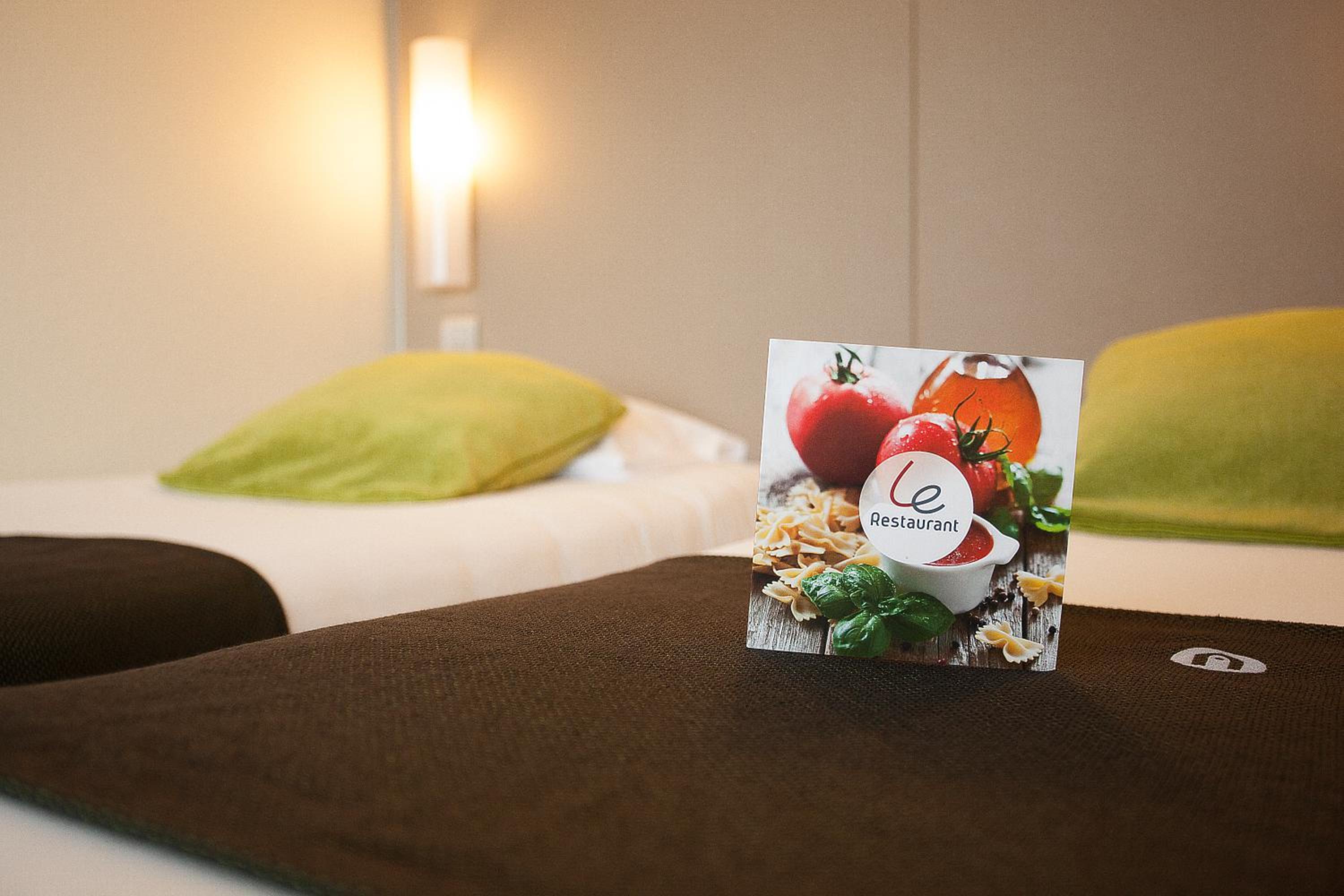Standard Twin Room - Photo 4