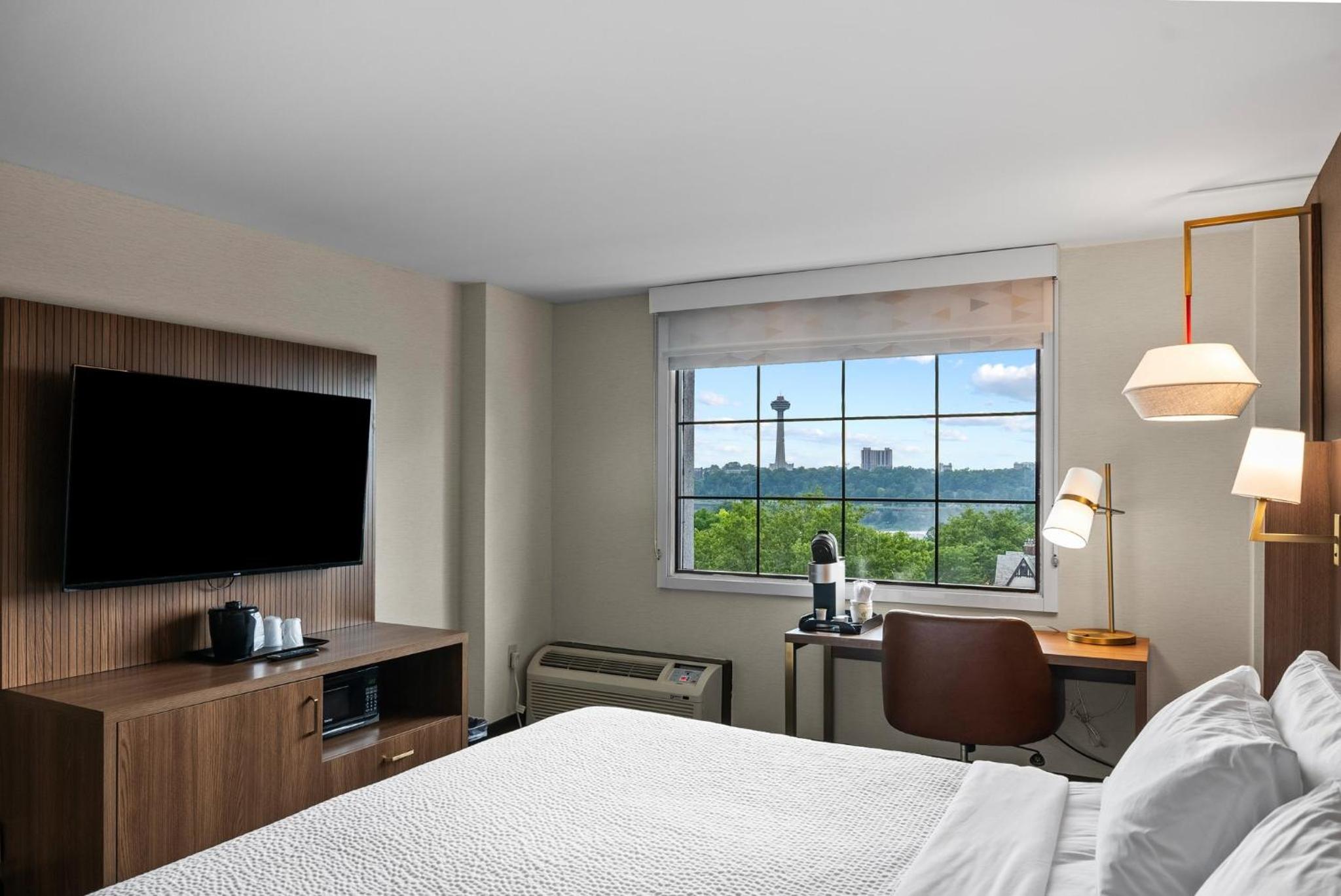 Premium Two Queen with Canadian Skyline View - Photo 2
