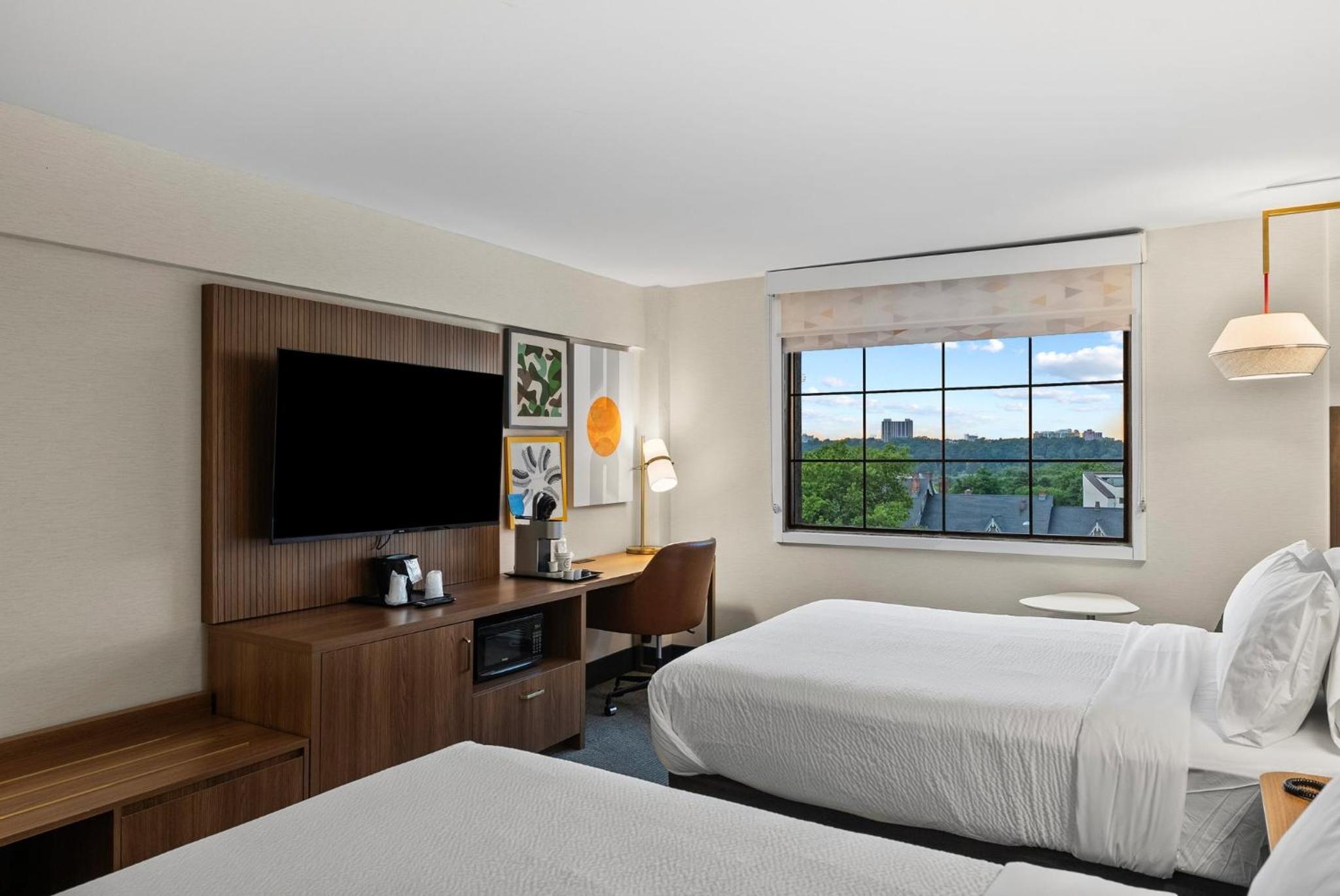 Premium Two Queen with Canadian Skyline View - Photo 16