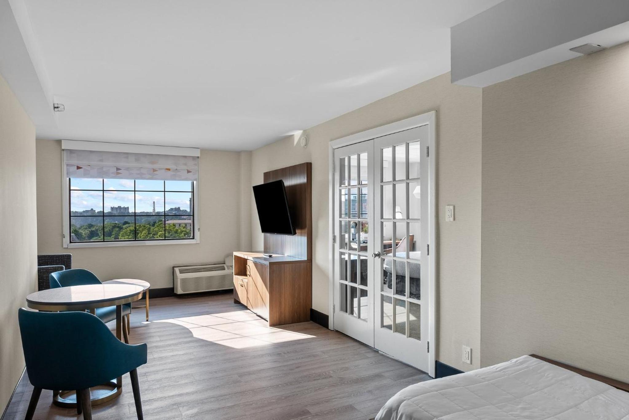 Standard King Suite photo 1