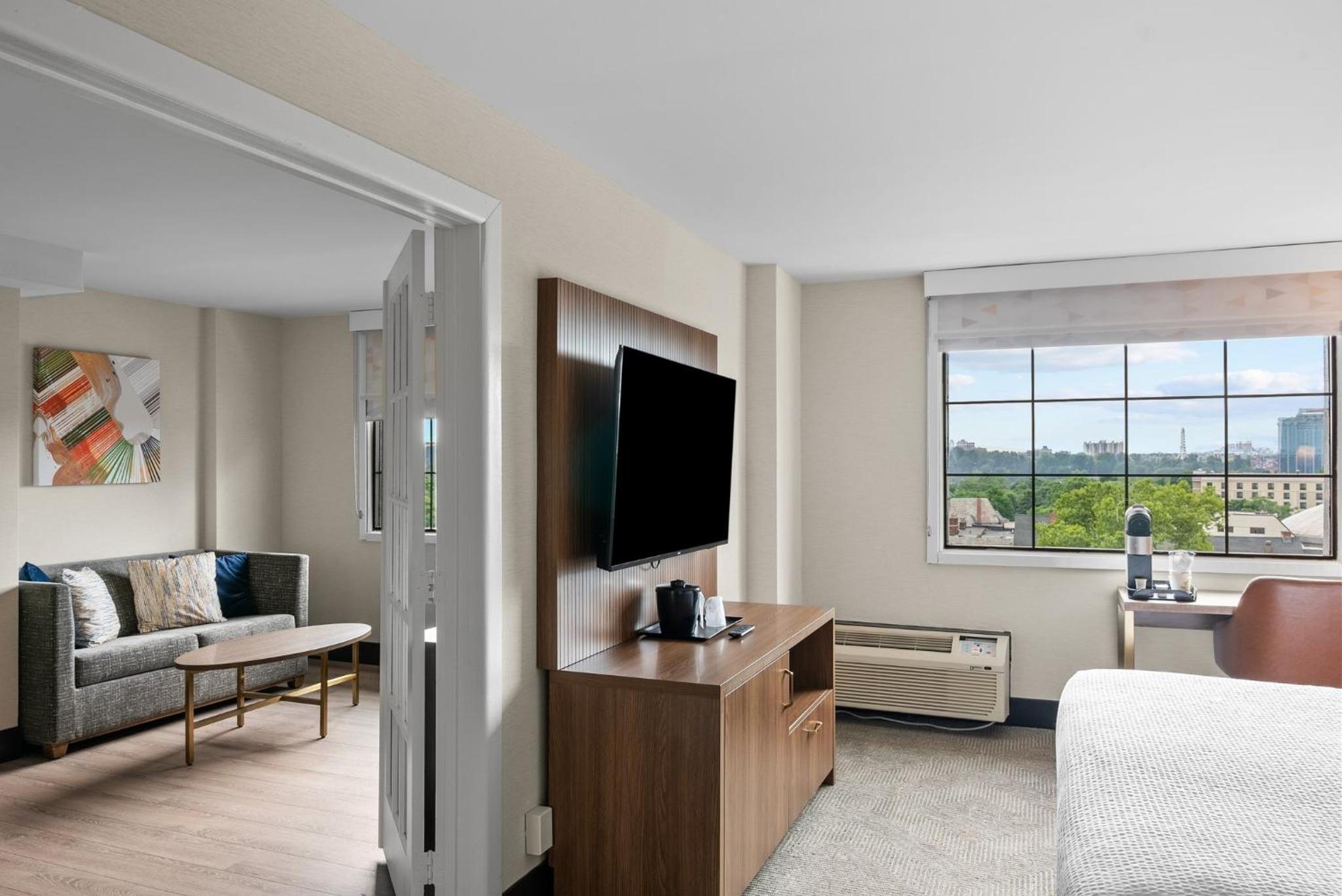 King Suite - Photo 3