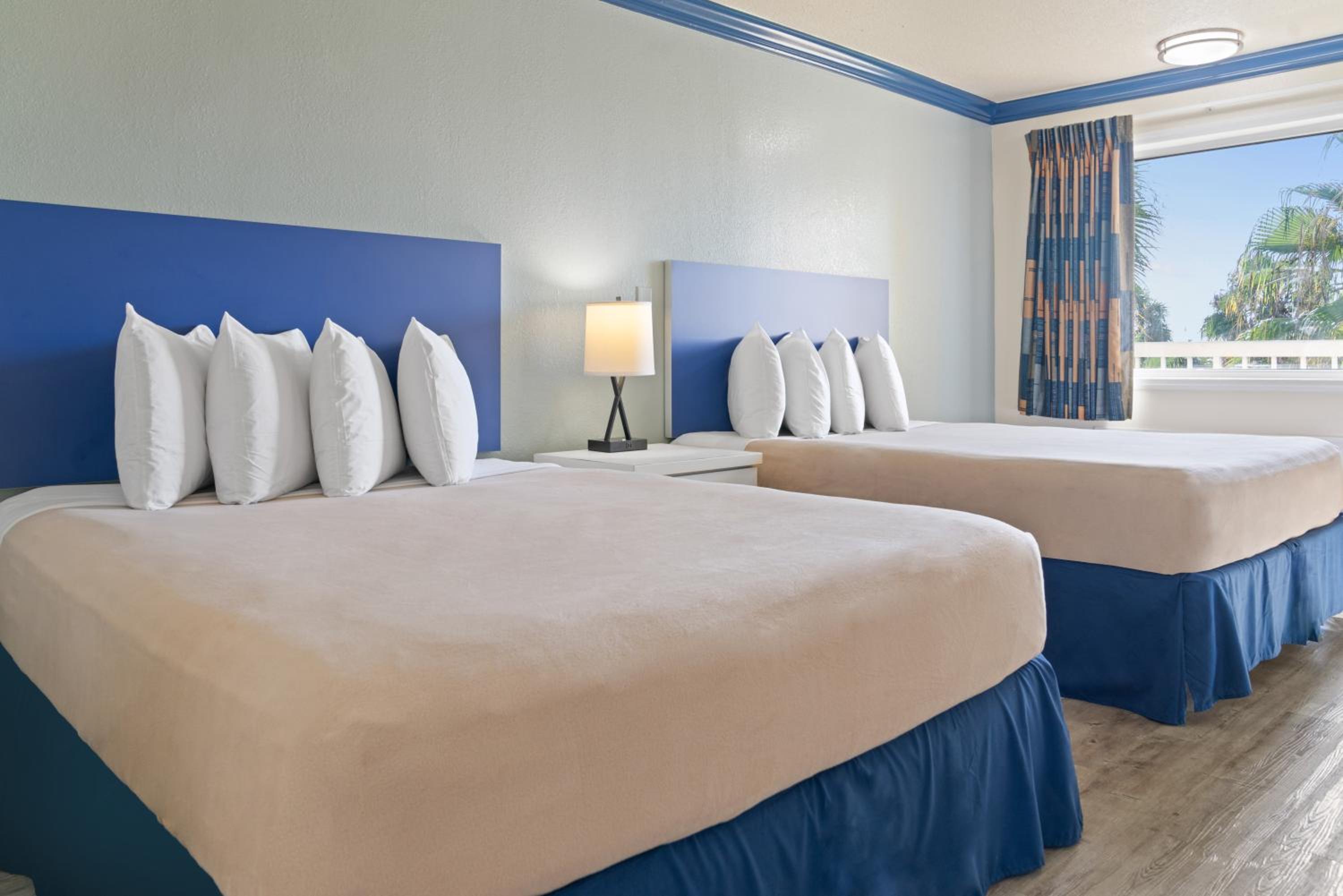 Double Room with Pool View