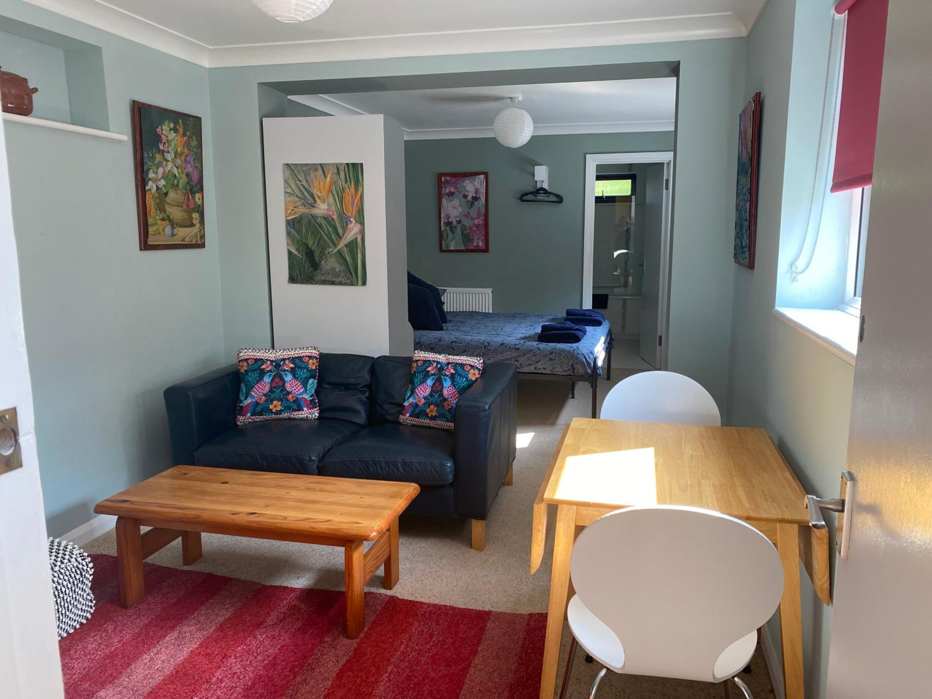 One-Bedroom Apartment photo 1