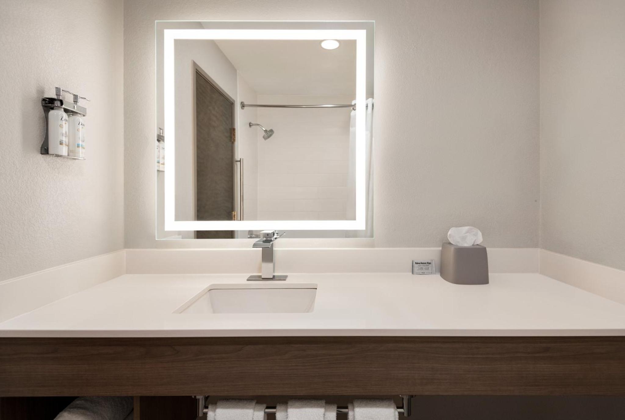 Executive King Suite - Photo 3
