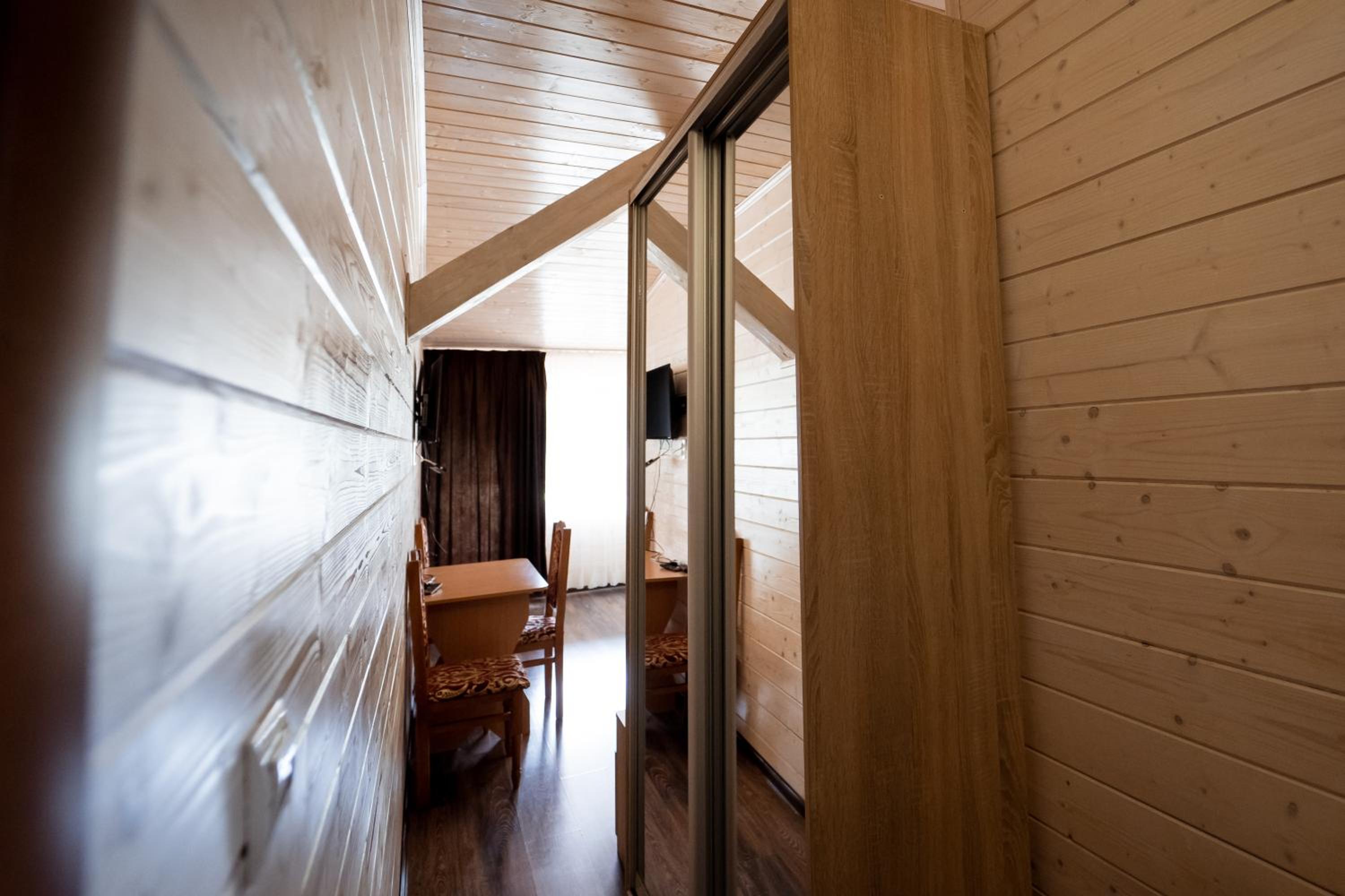 Deluxe Double Room with Balcony photo 2