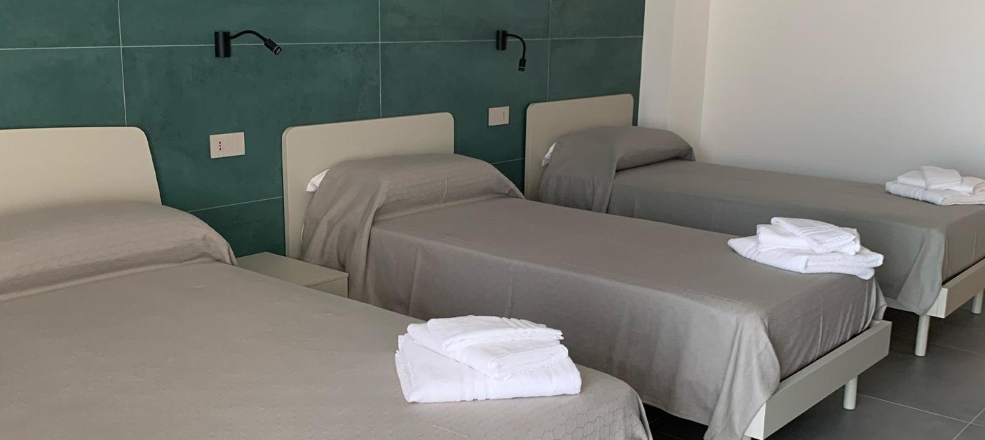 Quadruple Room with Private Bathroom photo 1