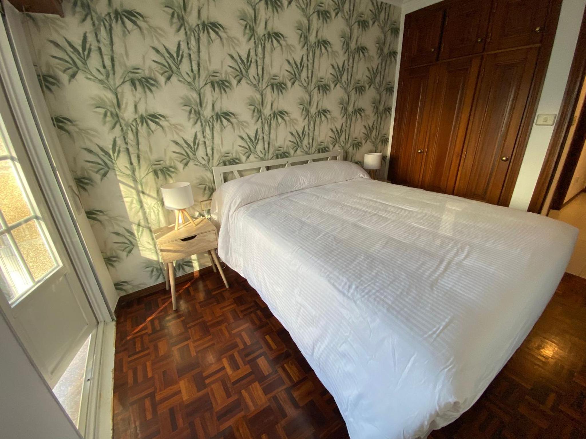 Apartamento de lujo de dos habitaciones con balcón