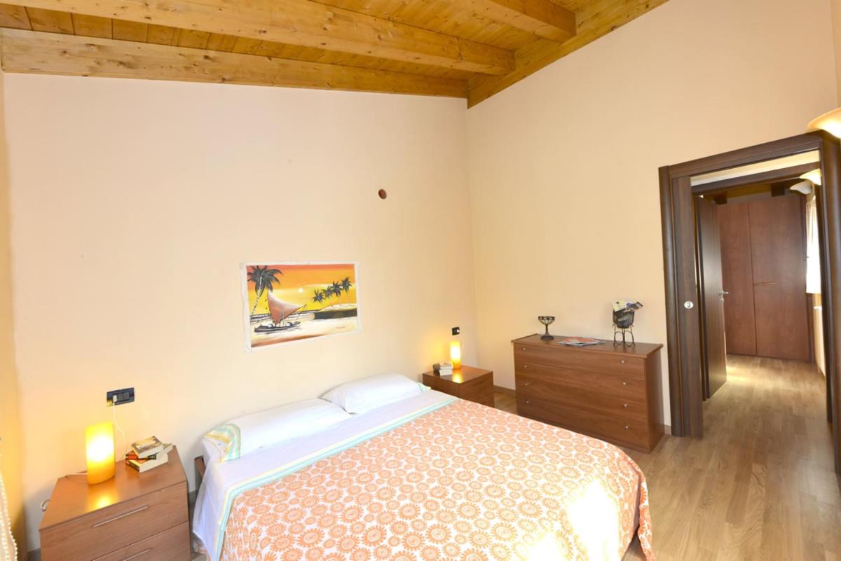 Two-Bedroom Apartment - Split Level photo 2