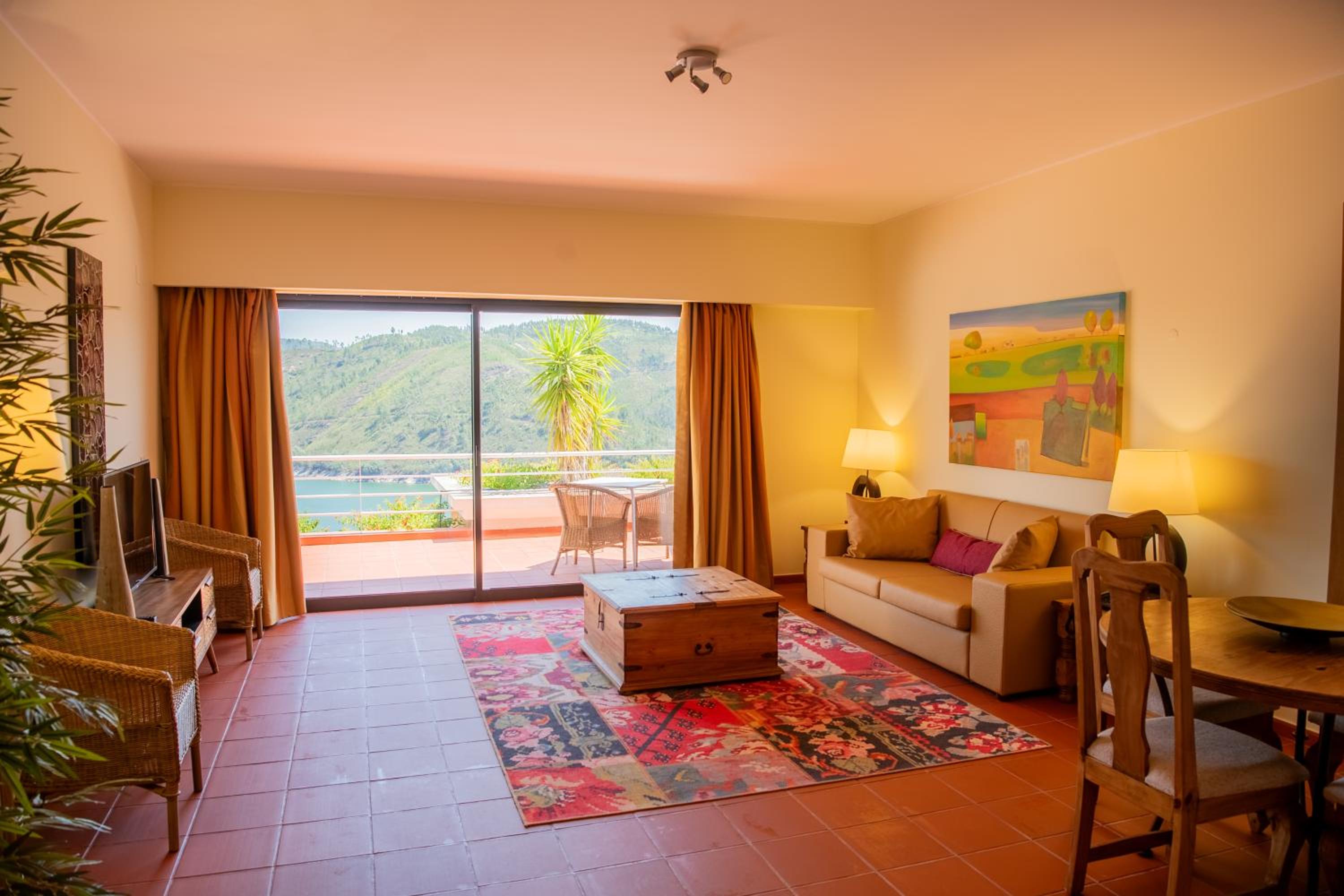 Superior One-Bedroom Apartment with Lake View - Photo 10