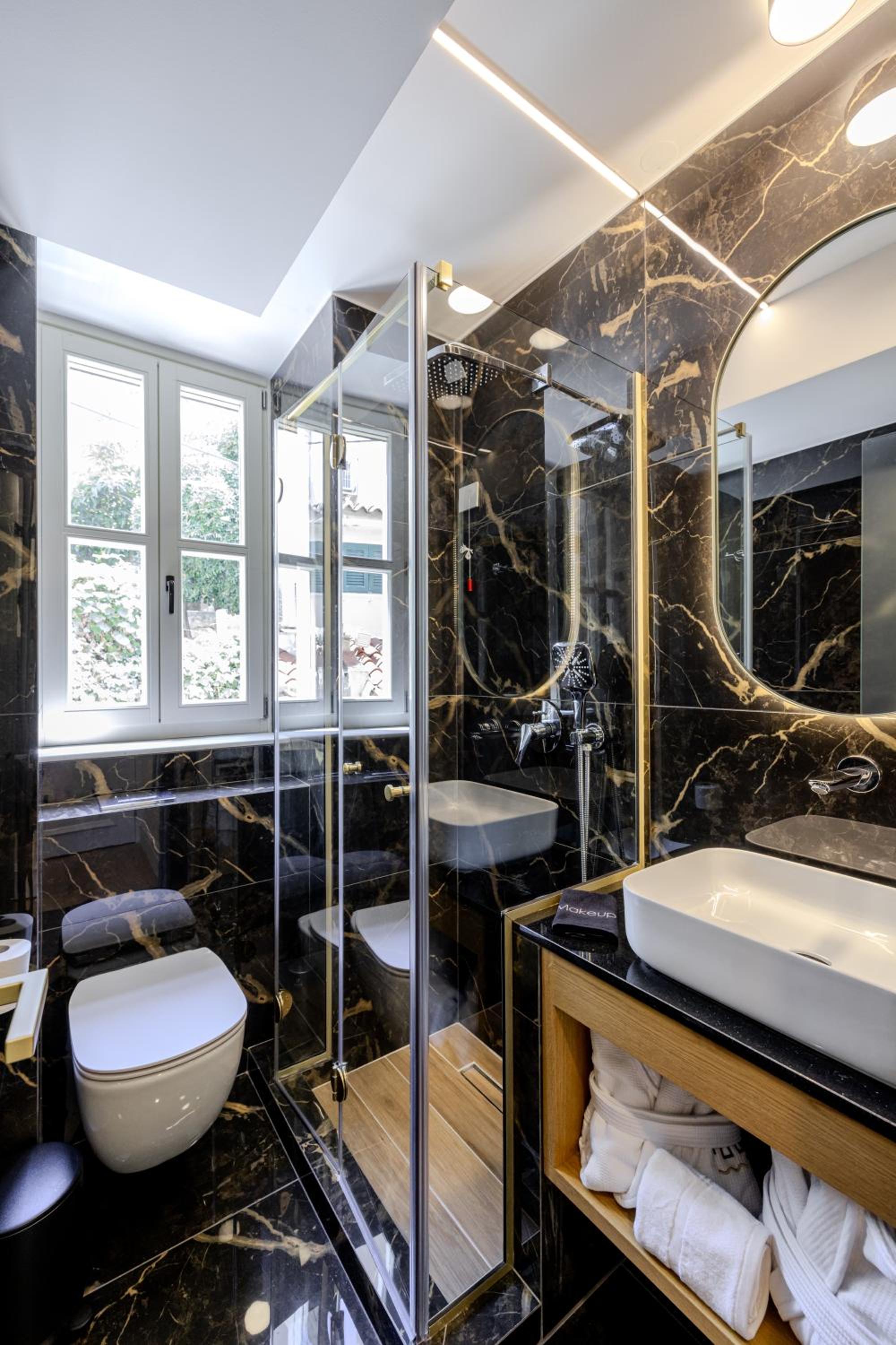 Deluxe Suite photo 3