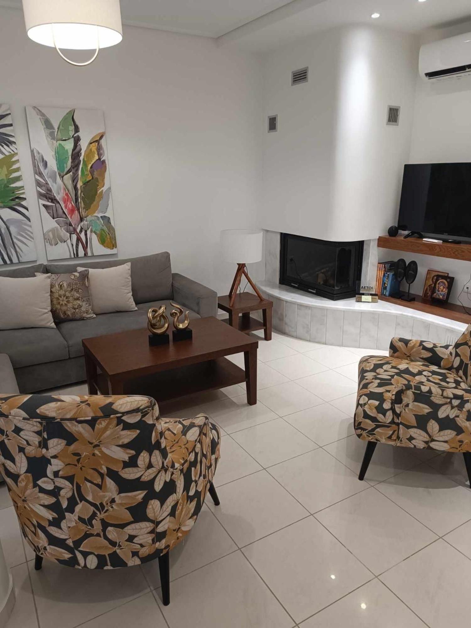 Three-Bedroom Villa - Photo 11