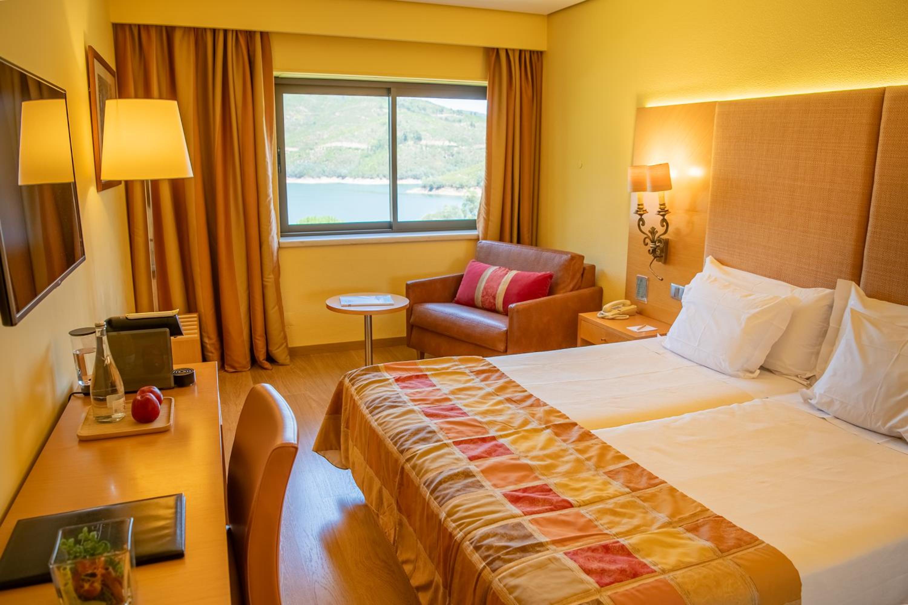 Double Room with Lake View photo 1