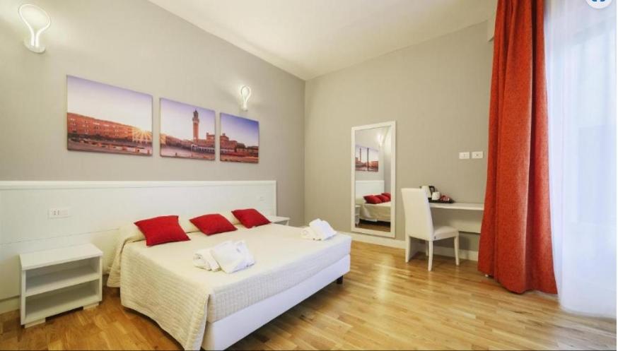 Double Room with Patio photo 1