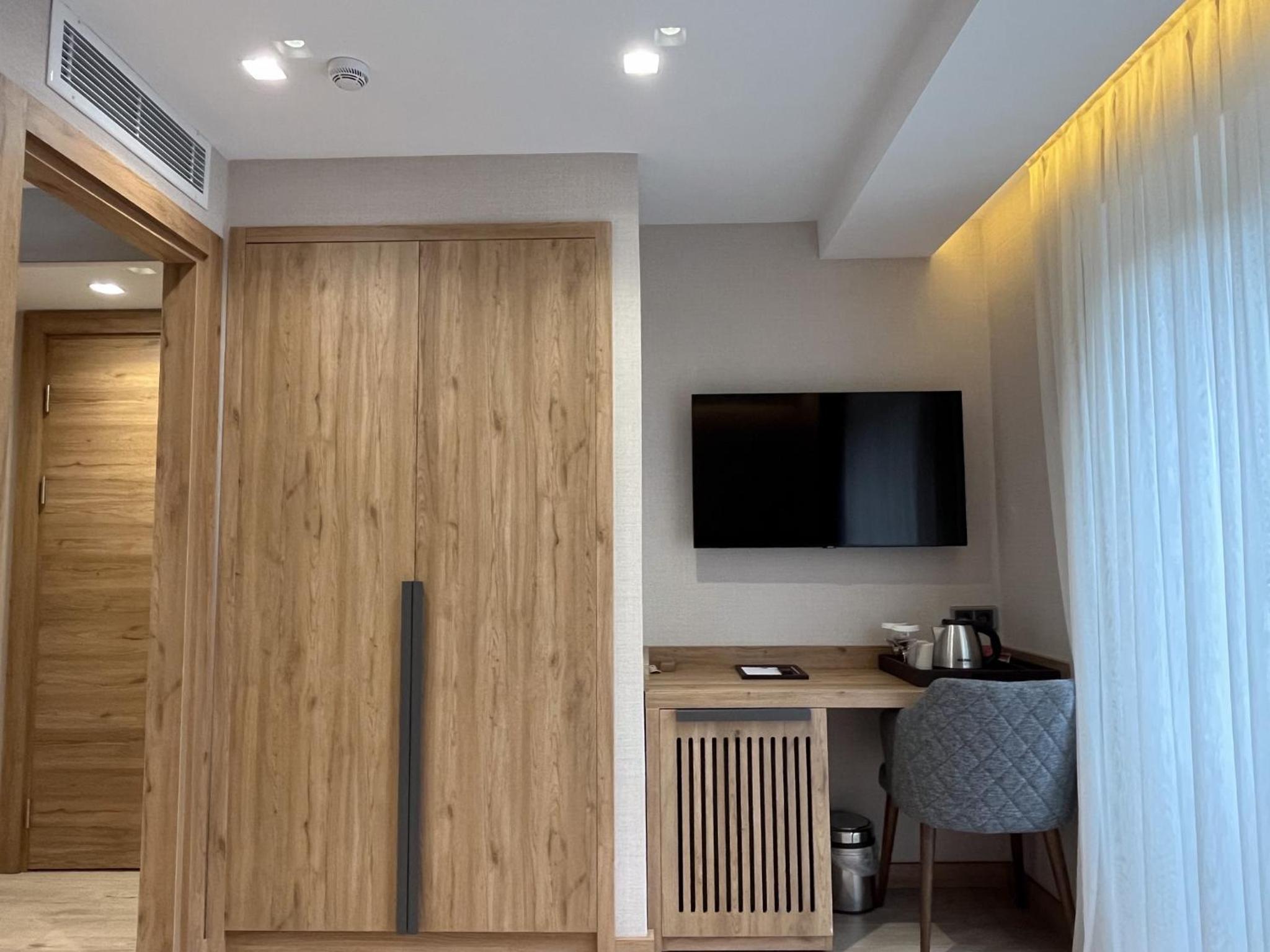Deluxe Double Room with Balcony photo 3