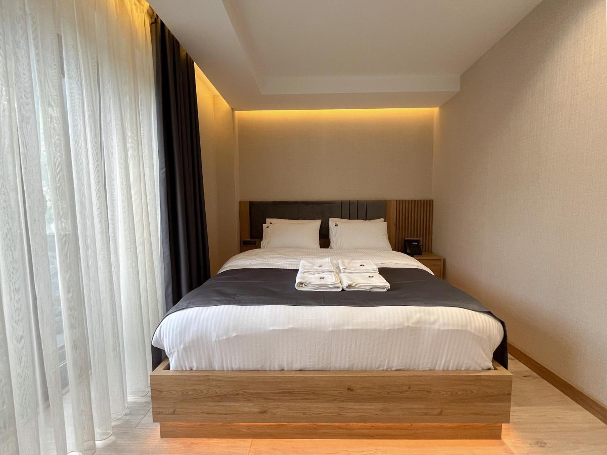 Deluxe Double Room with Balcony photo 1