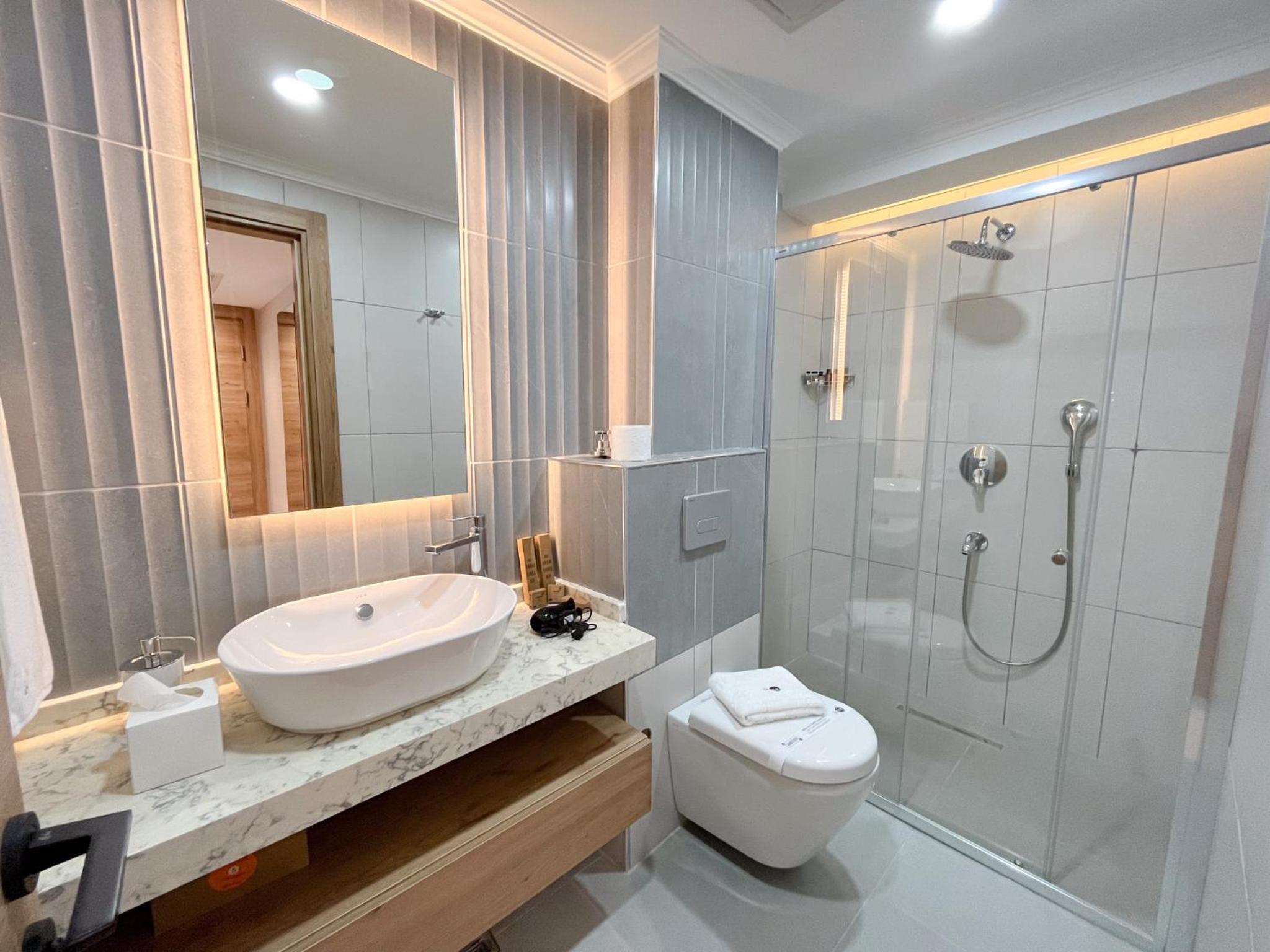 Deluxe Double Room with Balcony photo 2