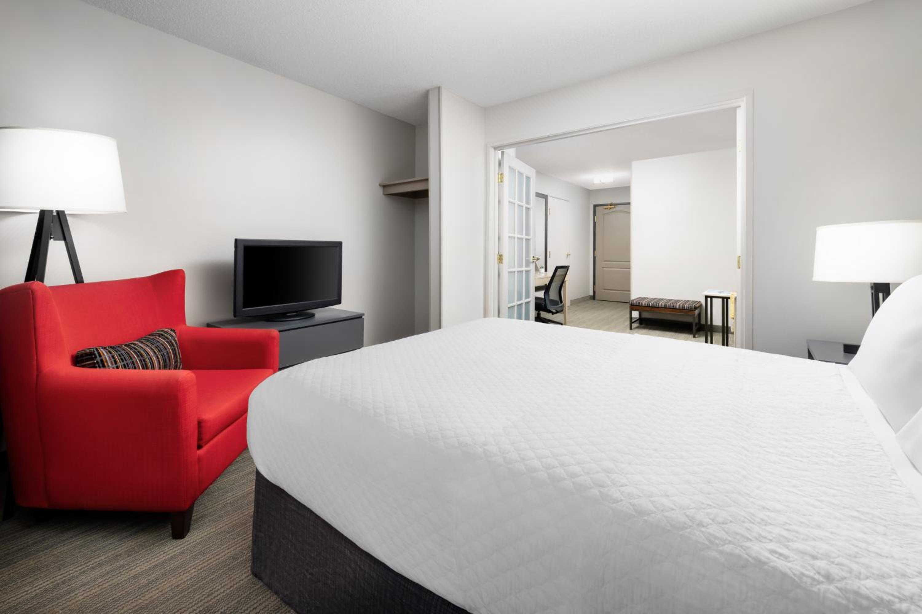 Queen Room with Two Queen Beds - Non-Smoking - Photo 6