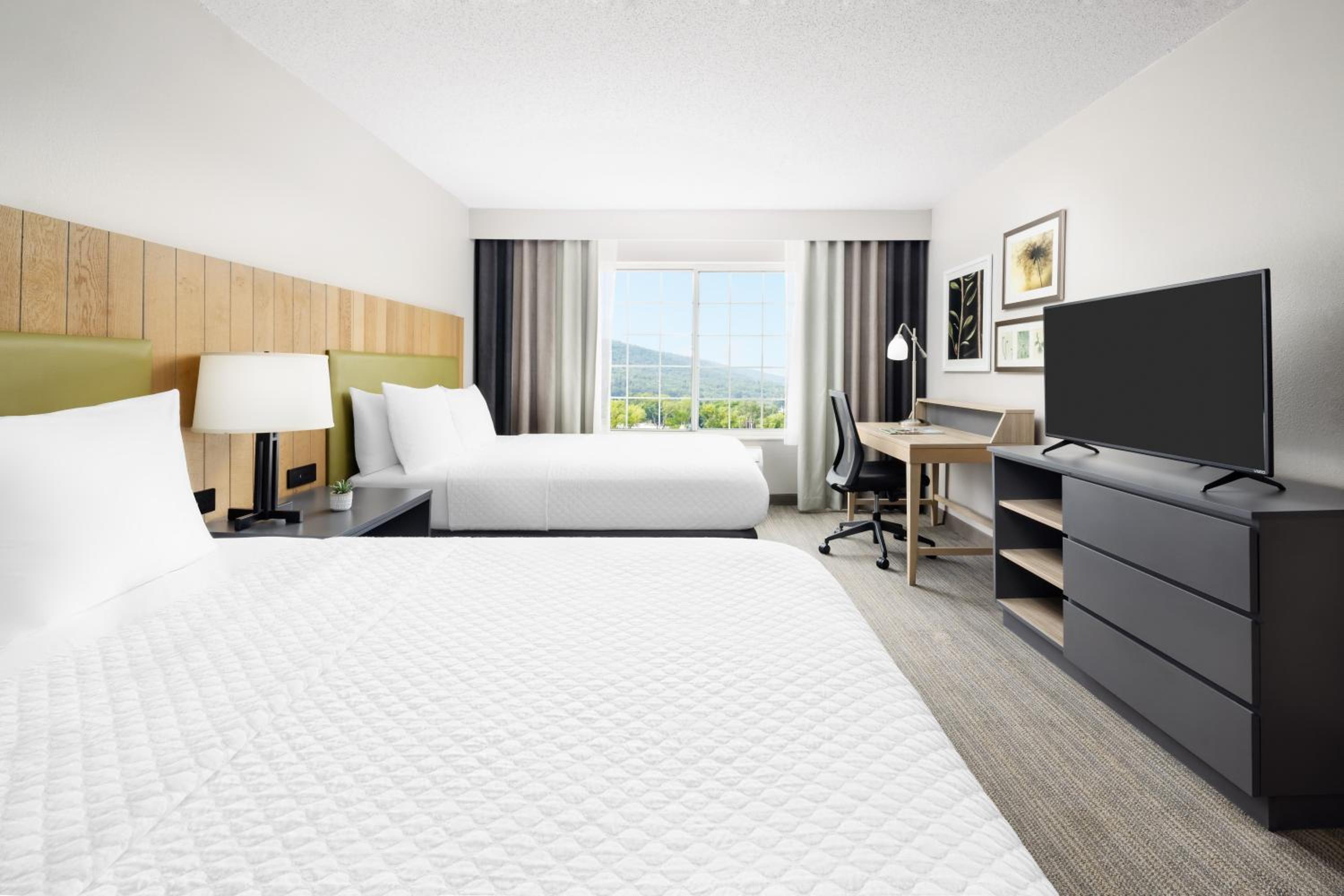 Standard Room - Queen Room with Two Queen Beds  - Photo 2