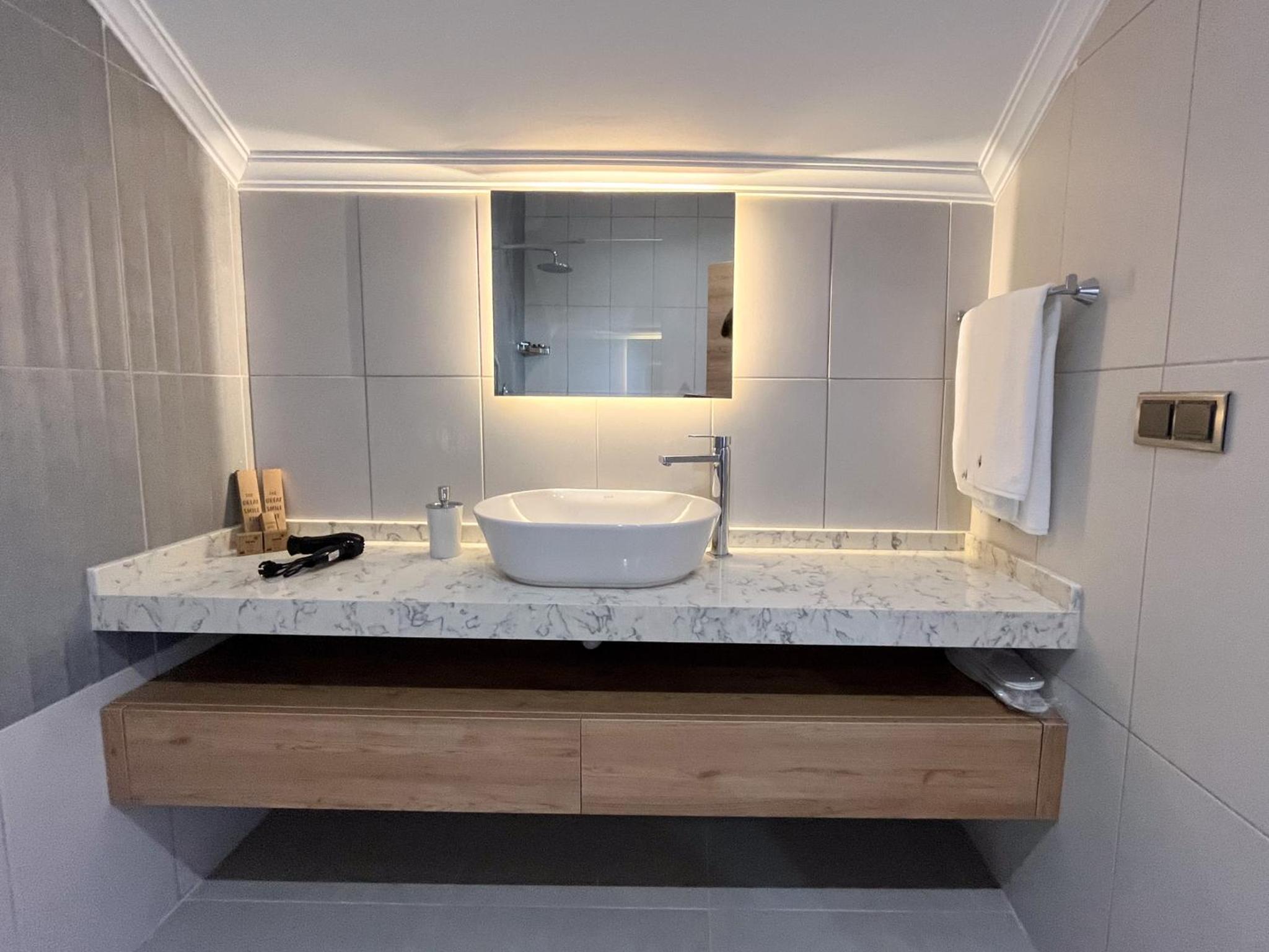 Suite with Hot Tub photo 3